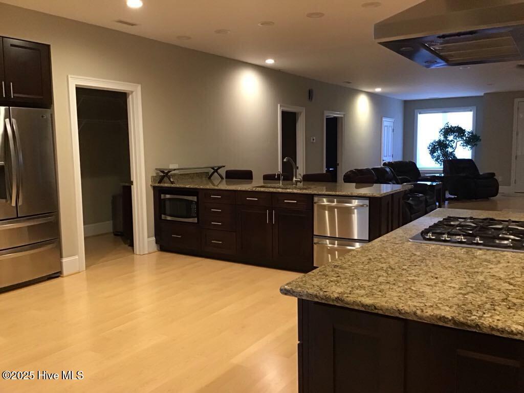 100547219 | Photo 22