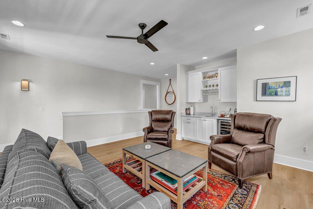 100561379 | Photo 29