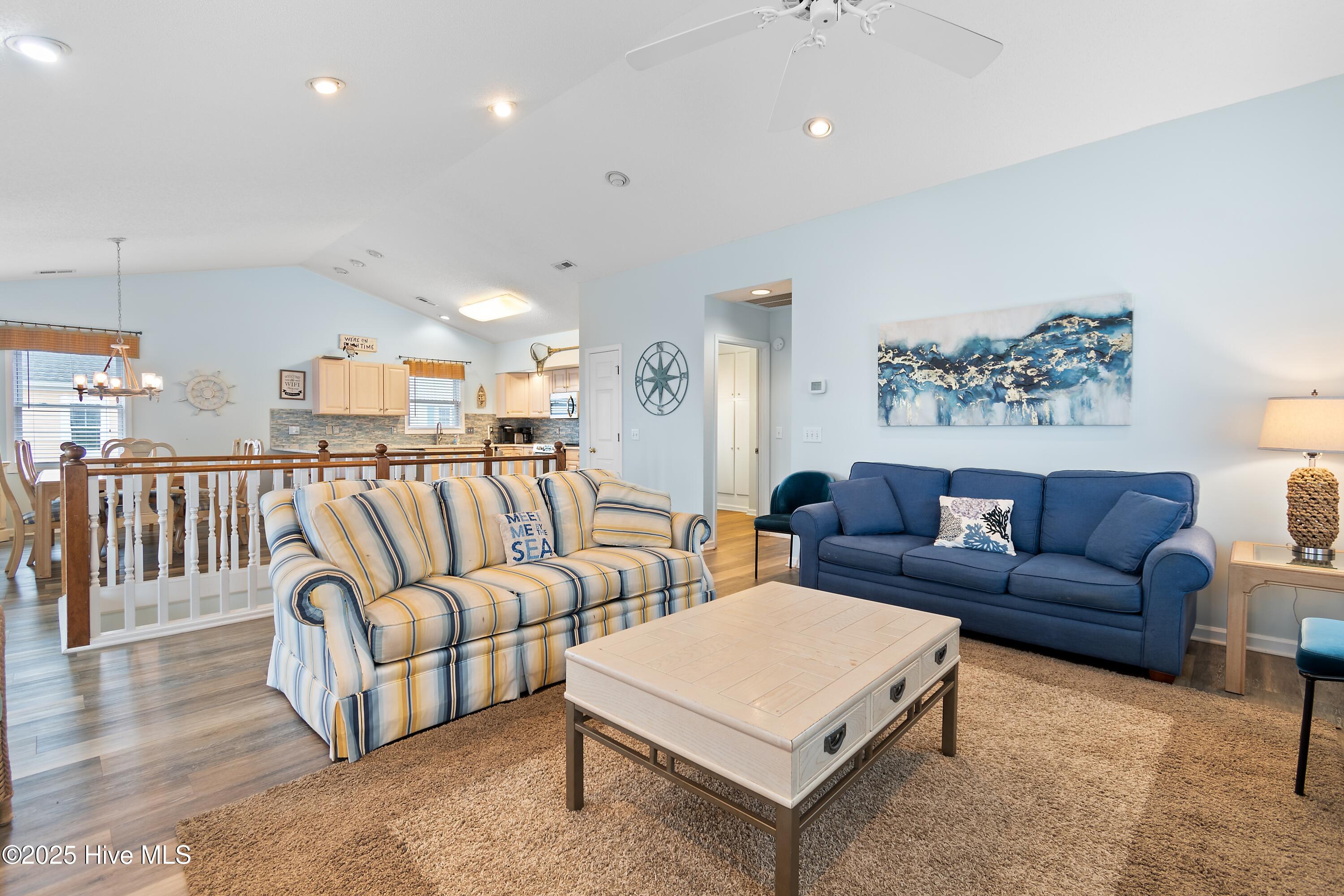 100558310 | Photo 20