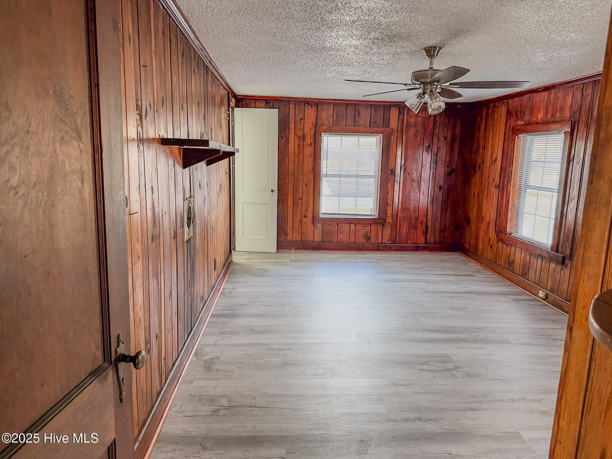 100542160 | Photo 24