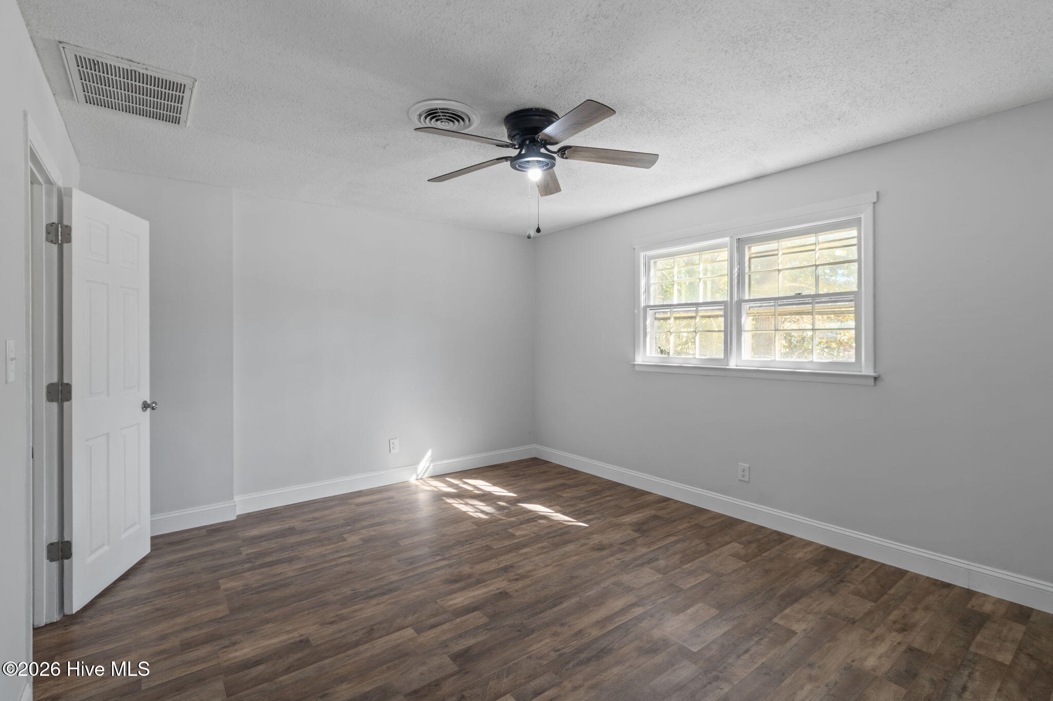 100561705 | Photo 32