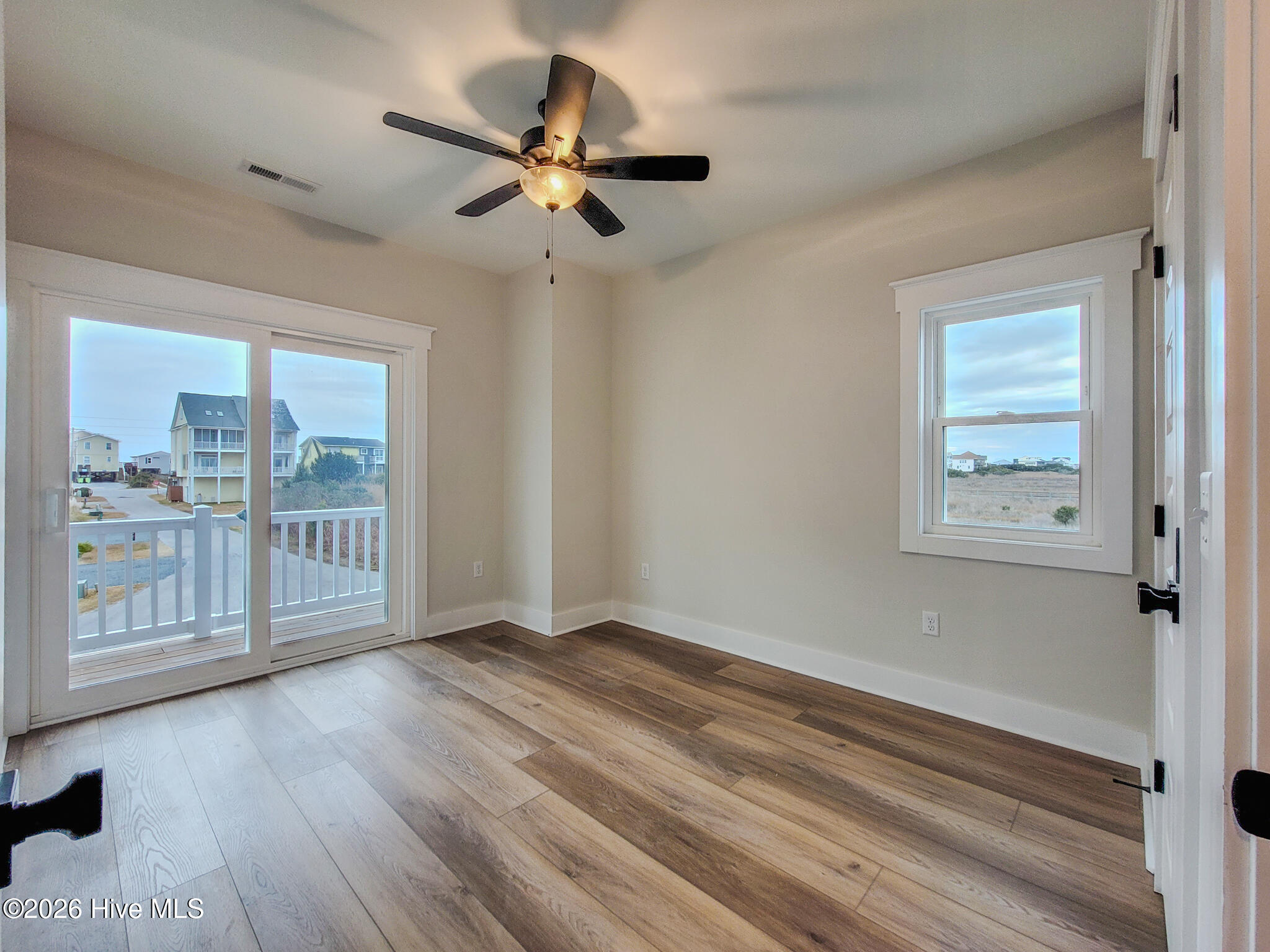 100553641 | Photo 49