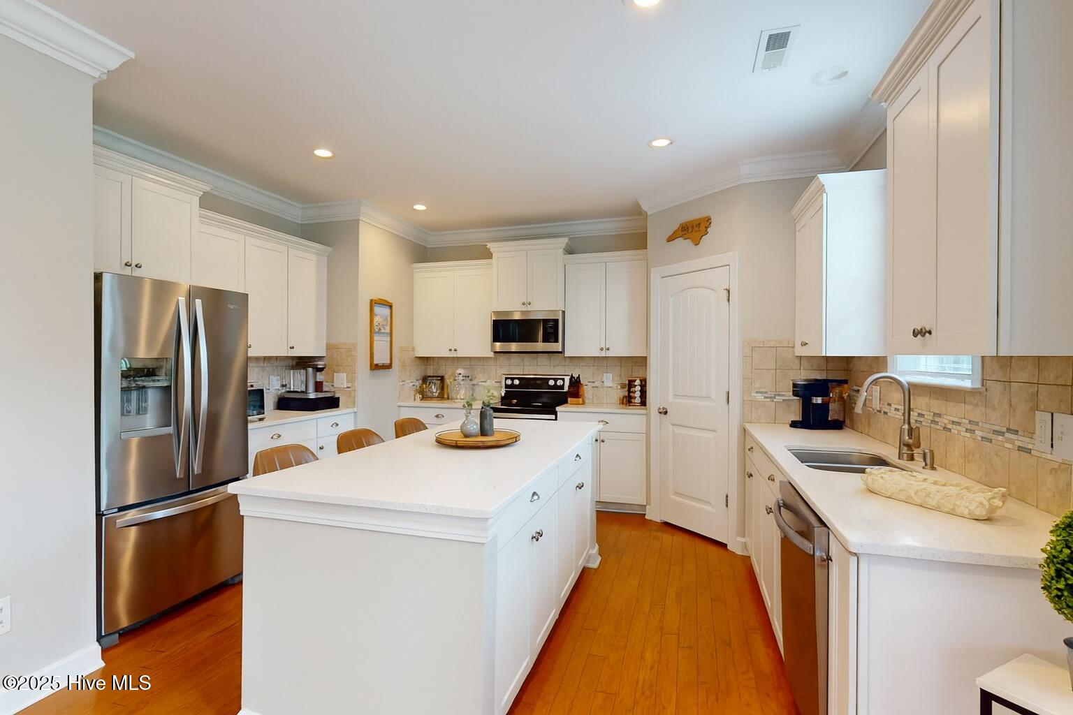 100526795 | Photo 21