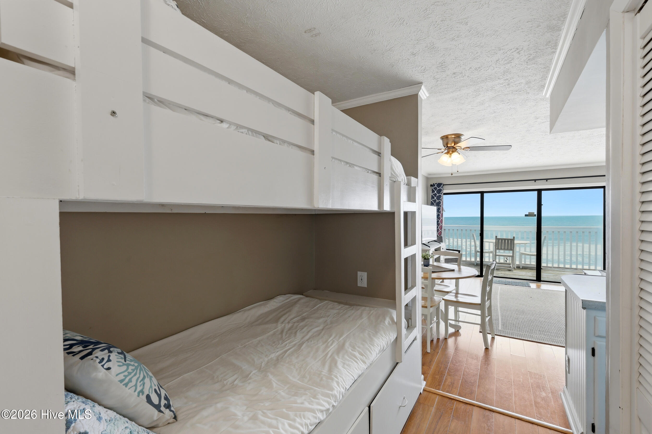 100557486 | Photo 22