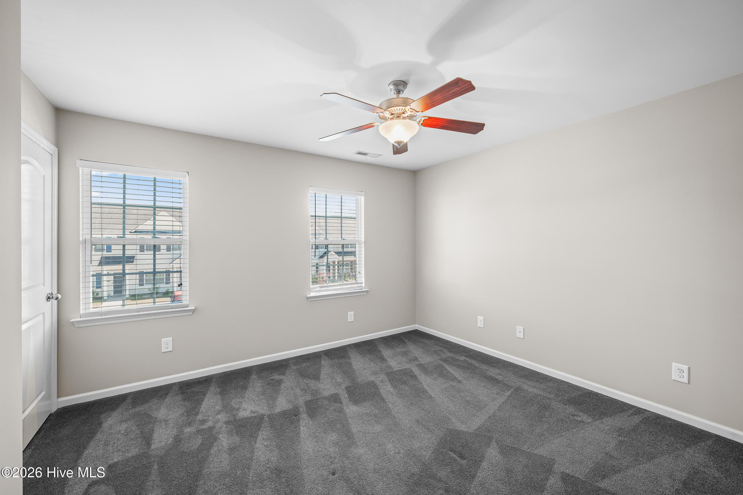 100568364 | Photo 17