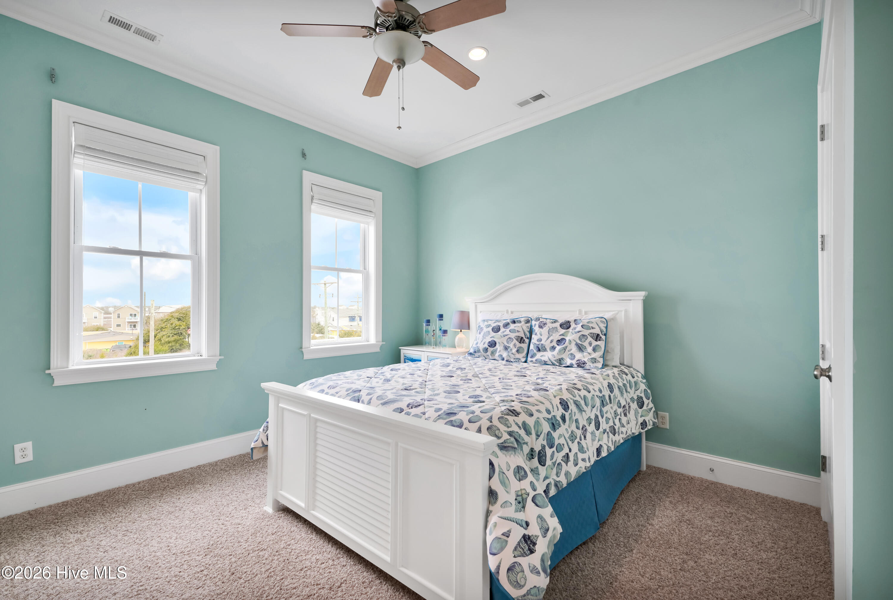 100561238 | Photo 38