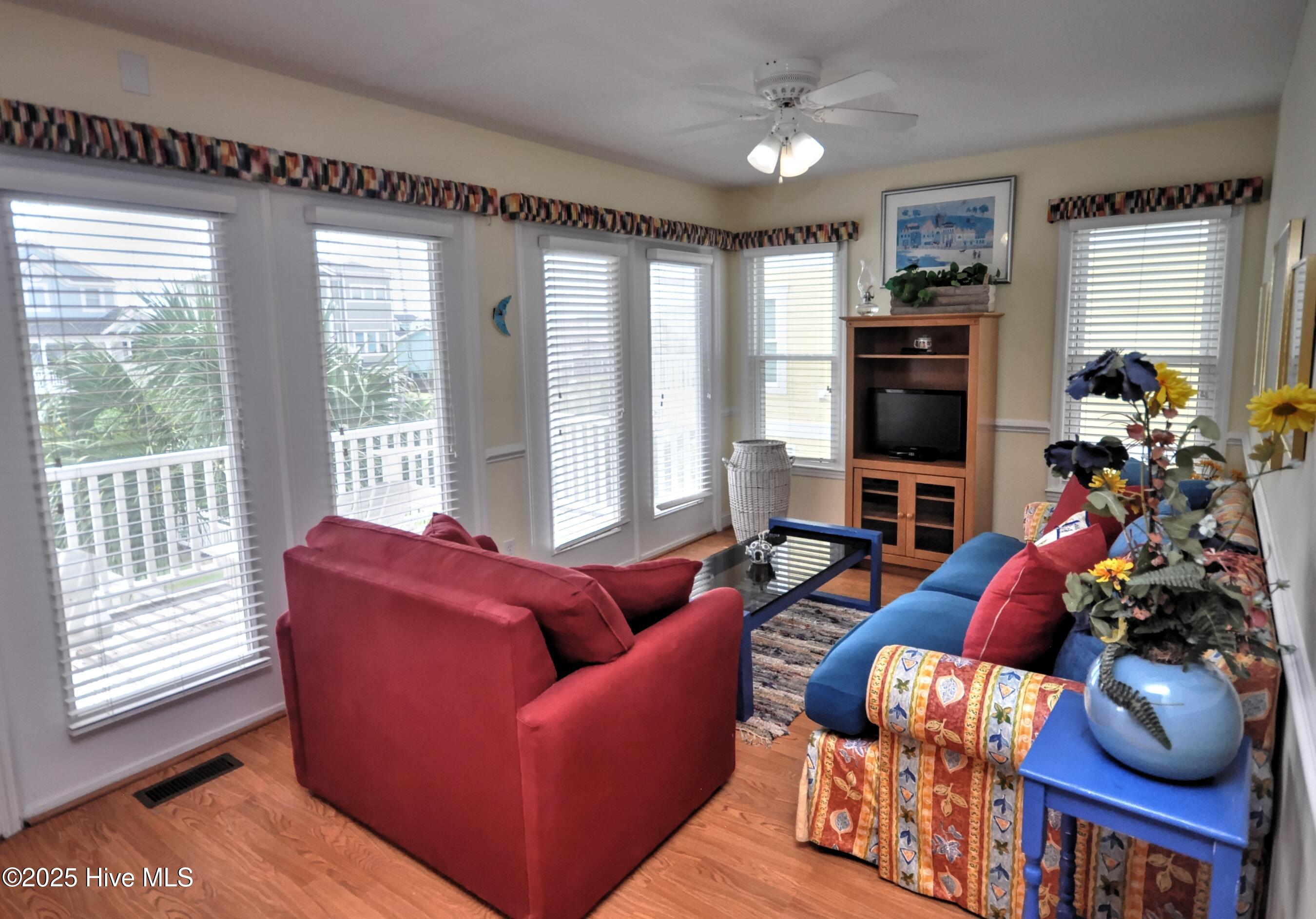 100538748 | Photo 33