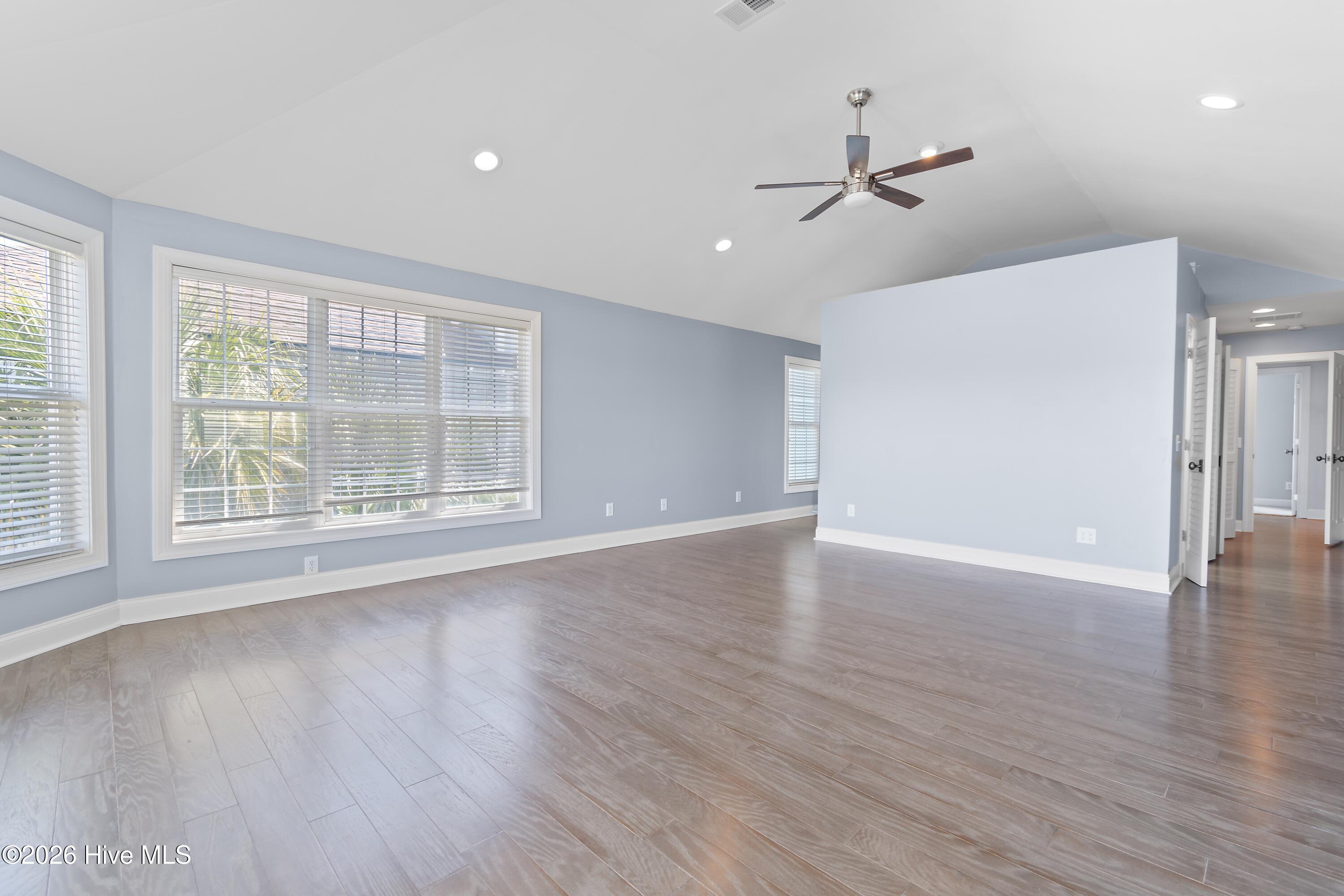 100566574 | Photo 22