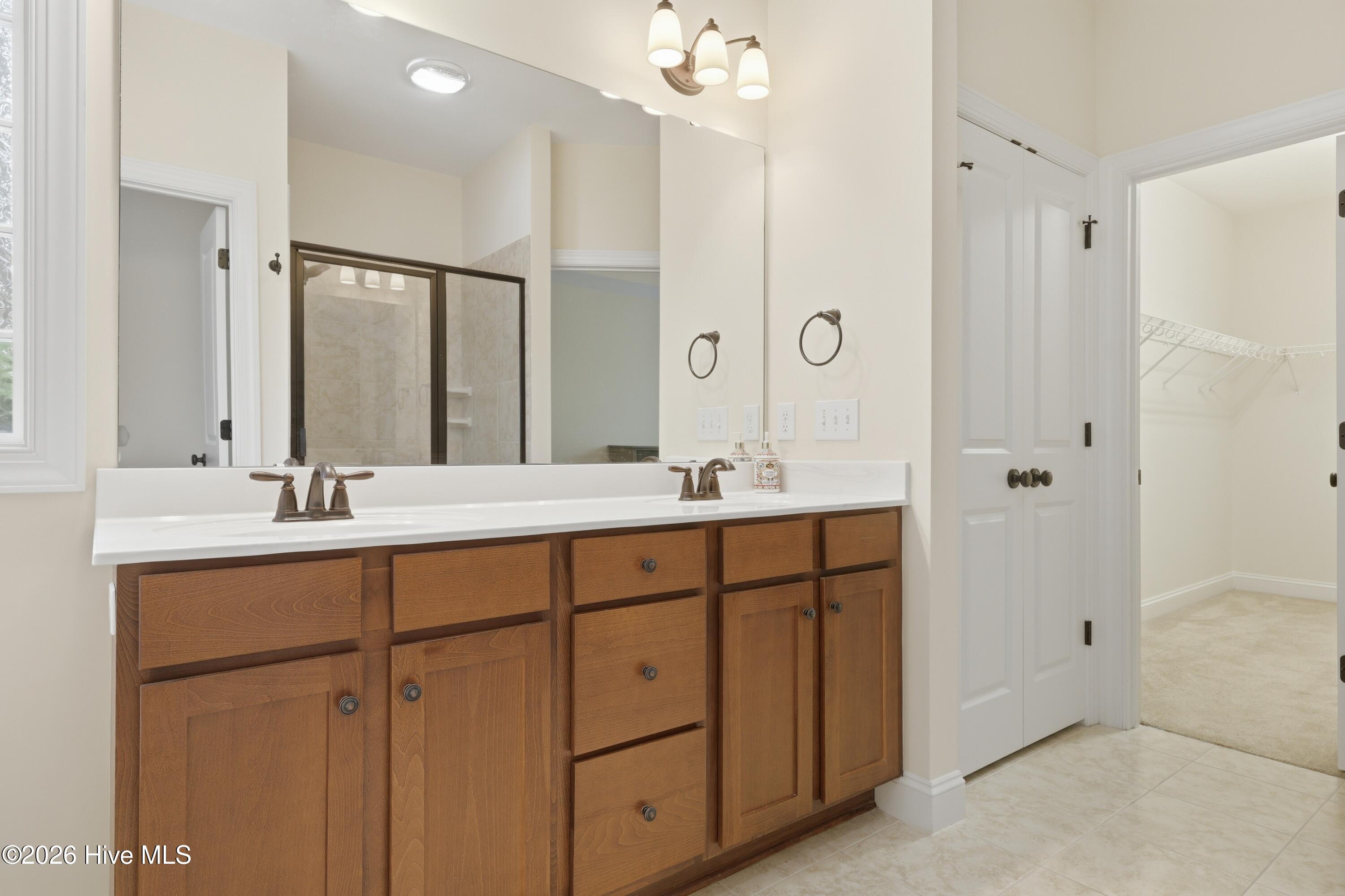 100565162 | Photo 41