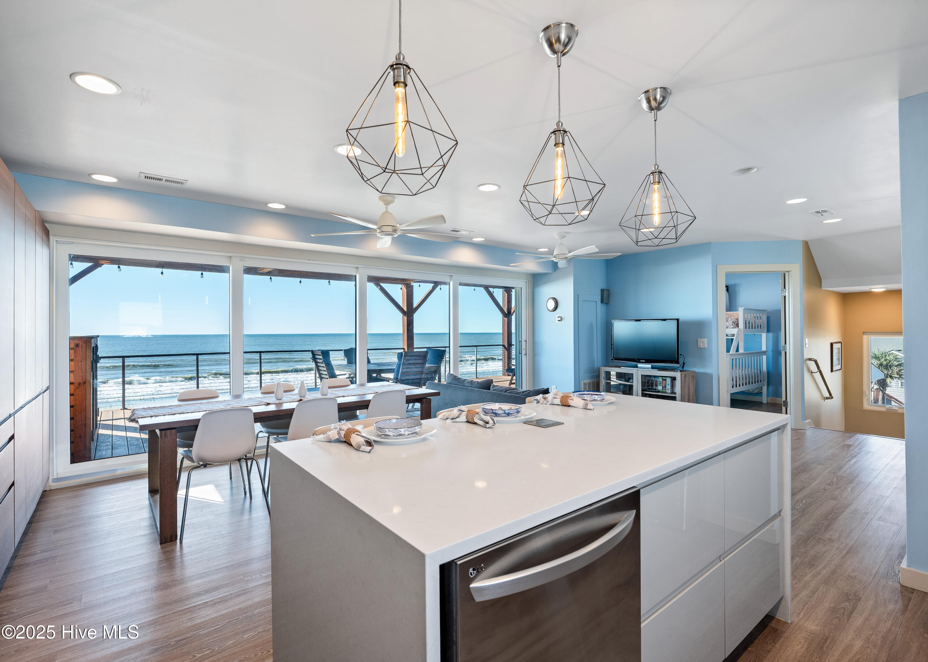 100539588 | Photo 34