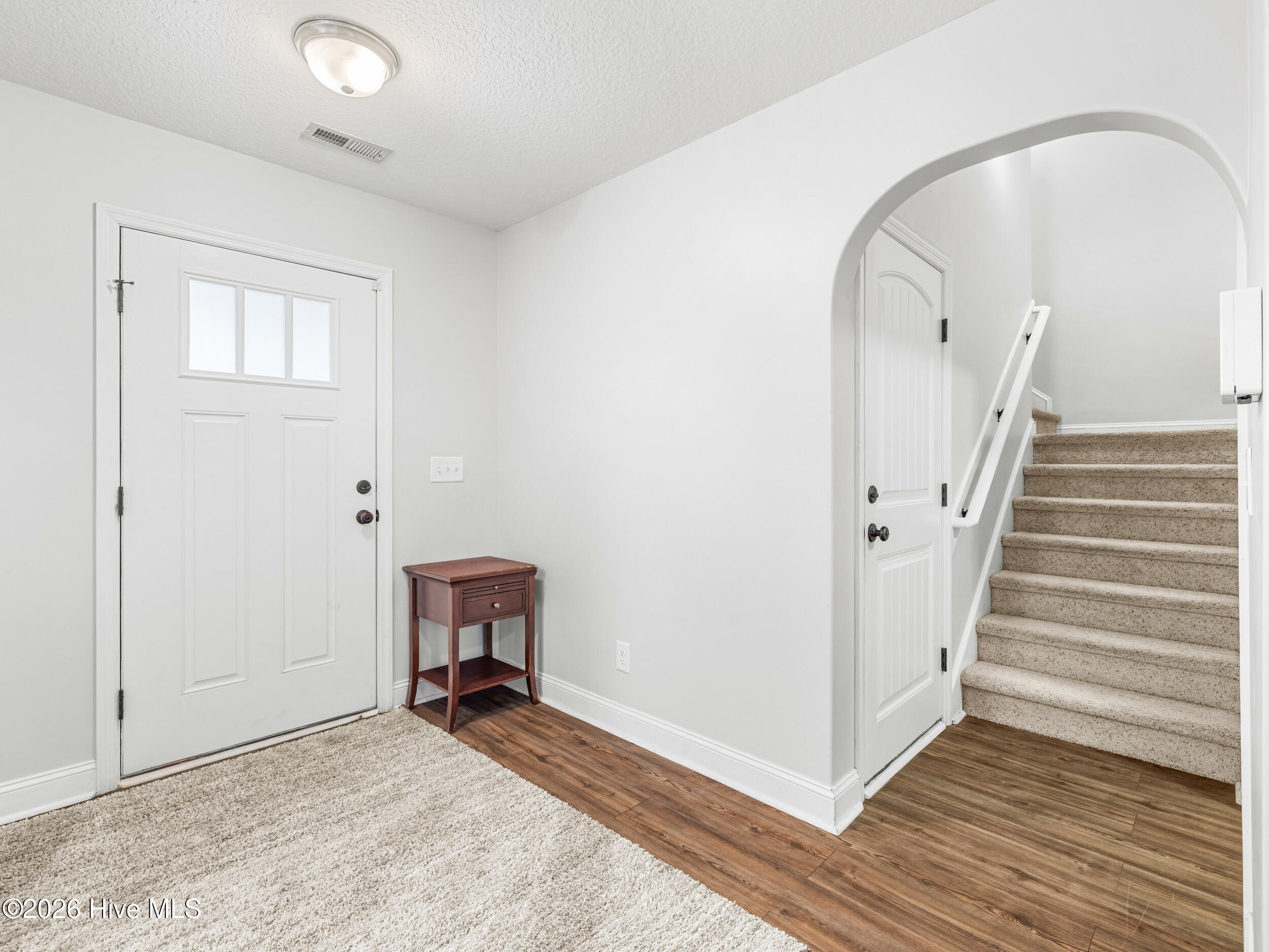 100548593 | Photo 34