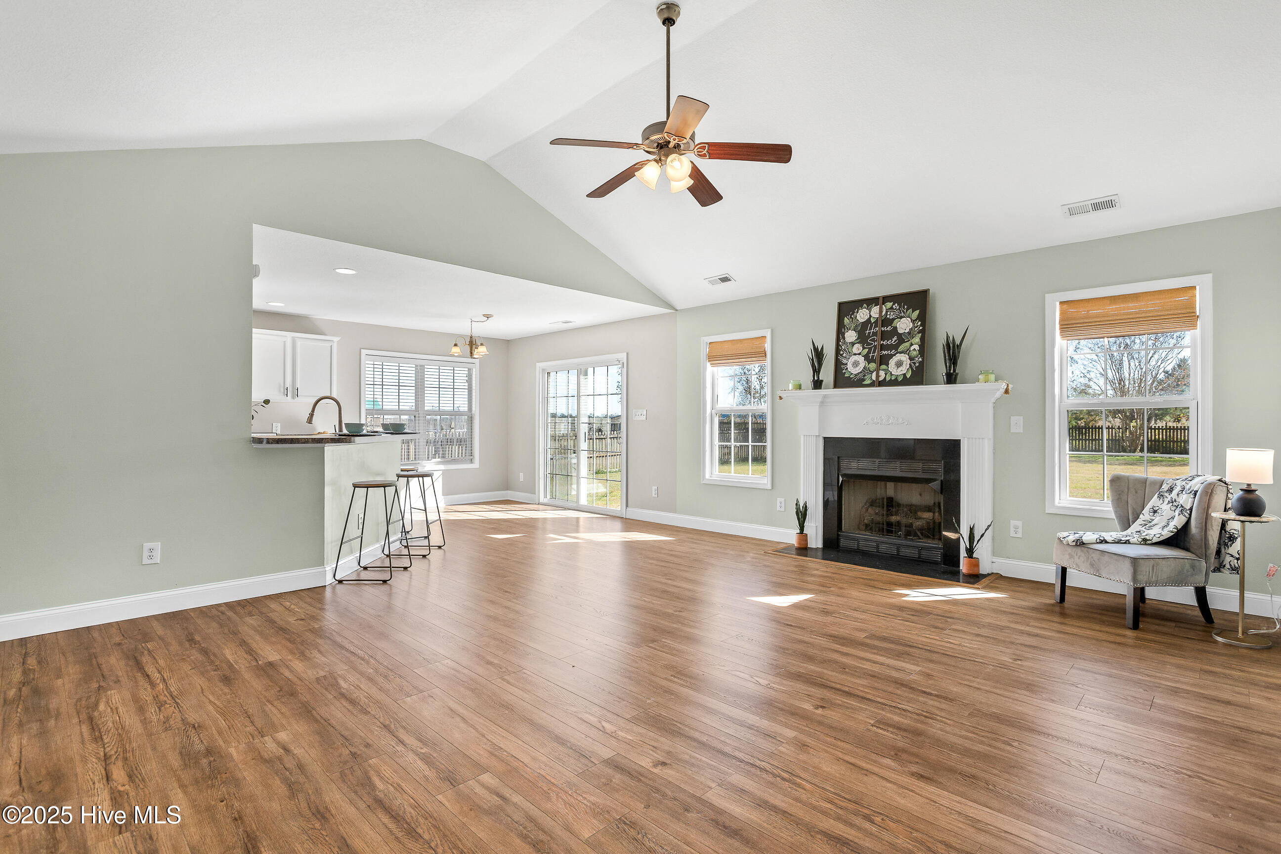 141 Weste Avenue, Jacksonville, NC 28540 – photo 10: Living Room