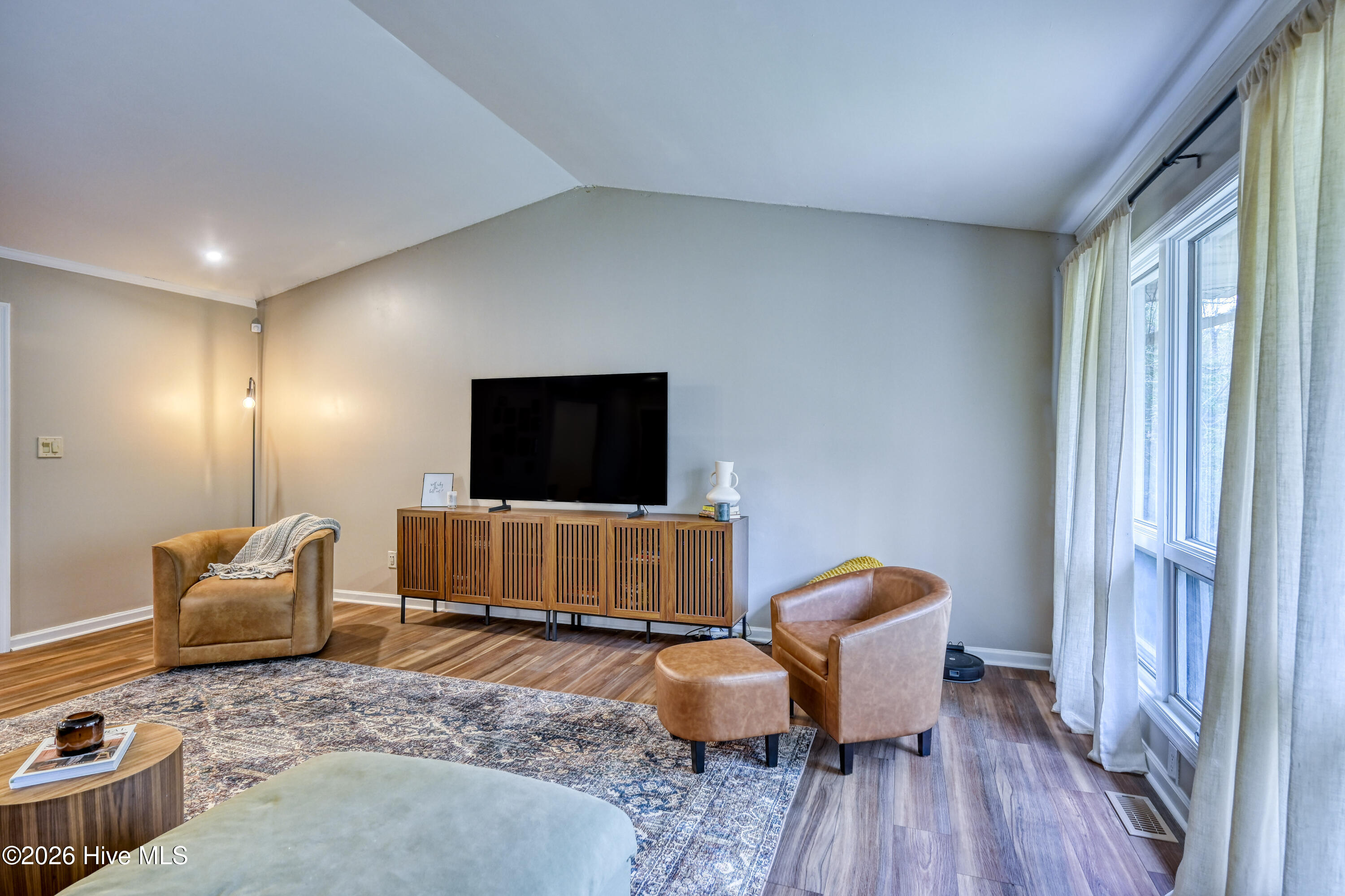 100562764 | Photo 10