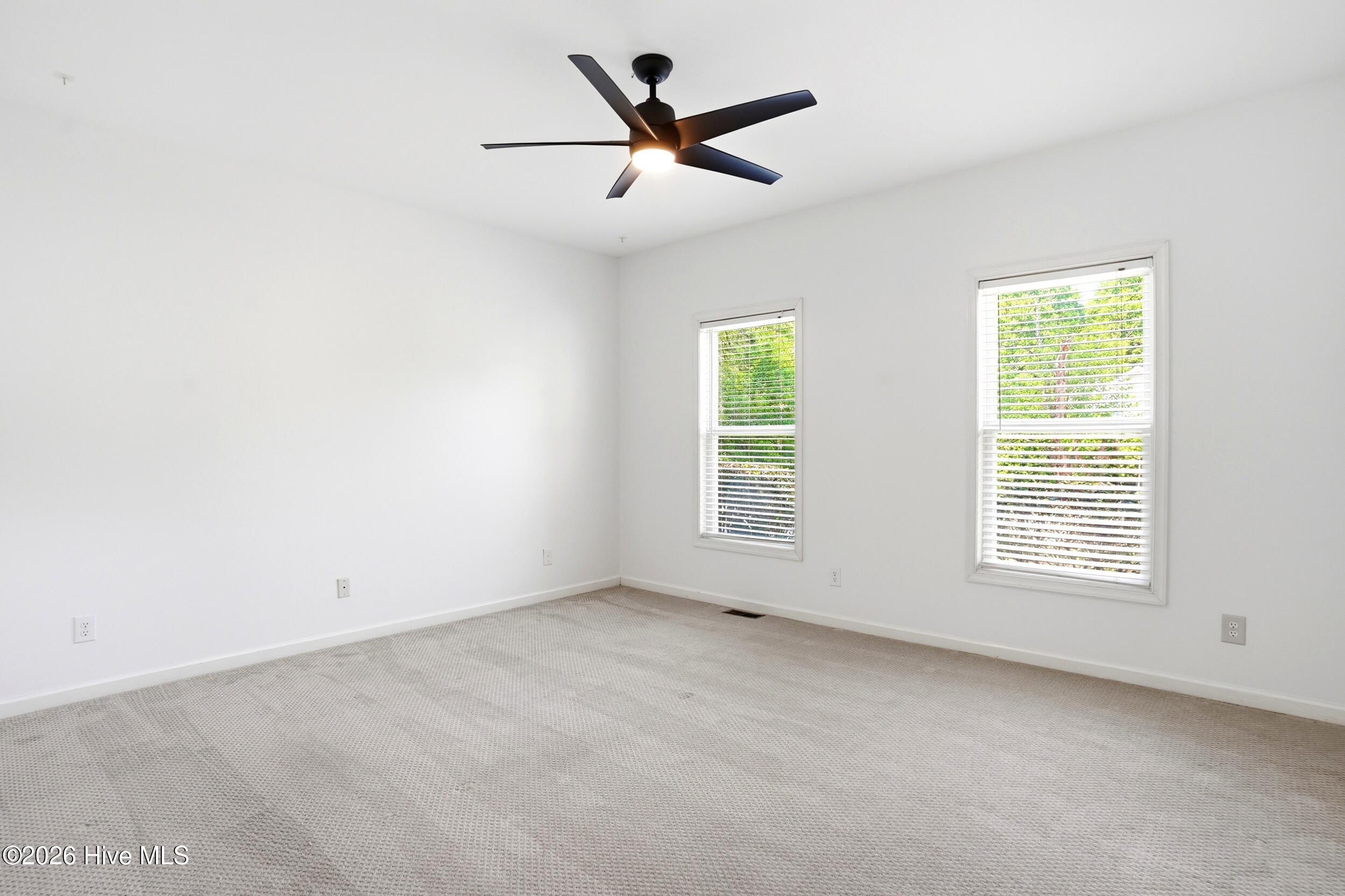 100569296 | Photo 14