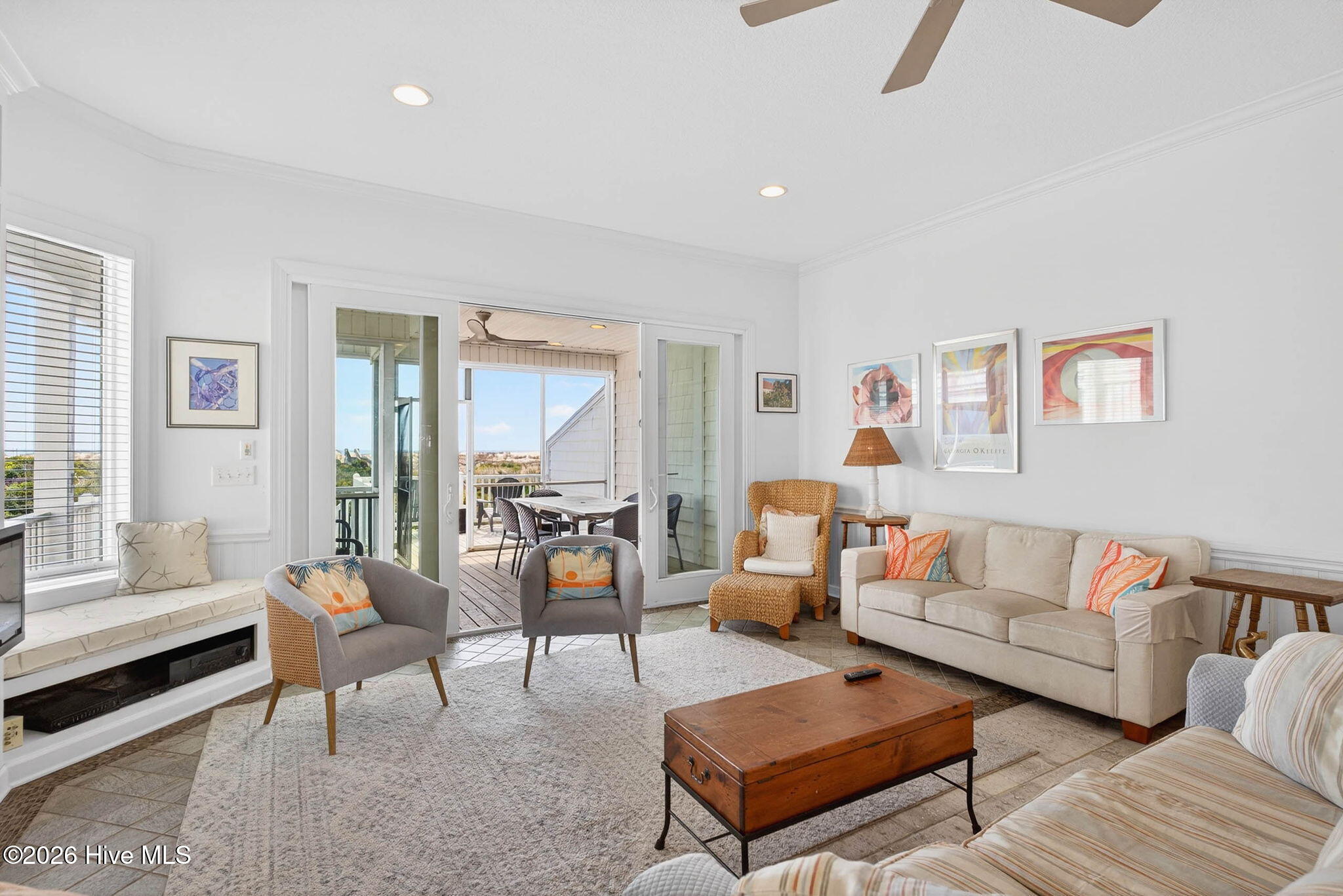 100563244 | Photo 46