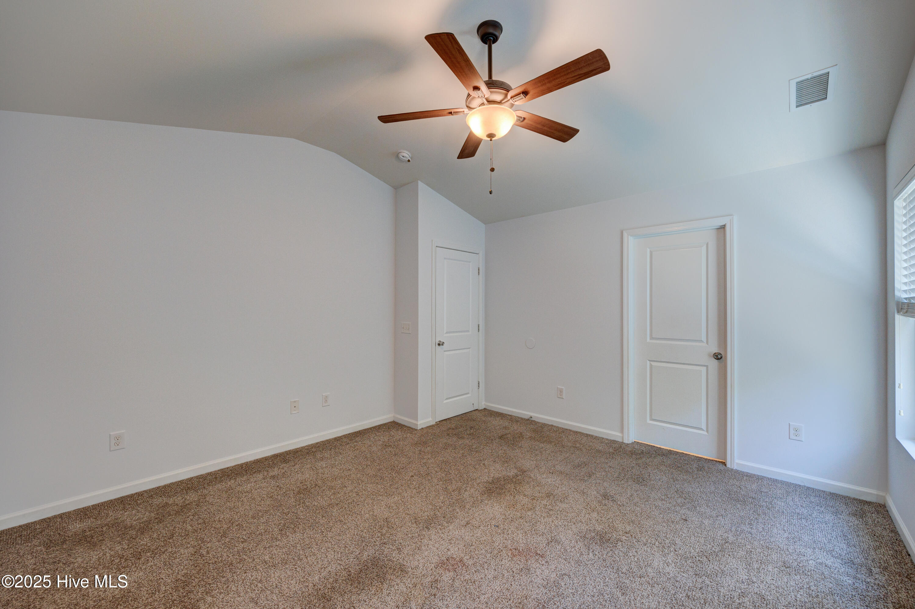 100530947 | Photo 31