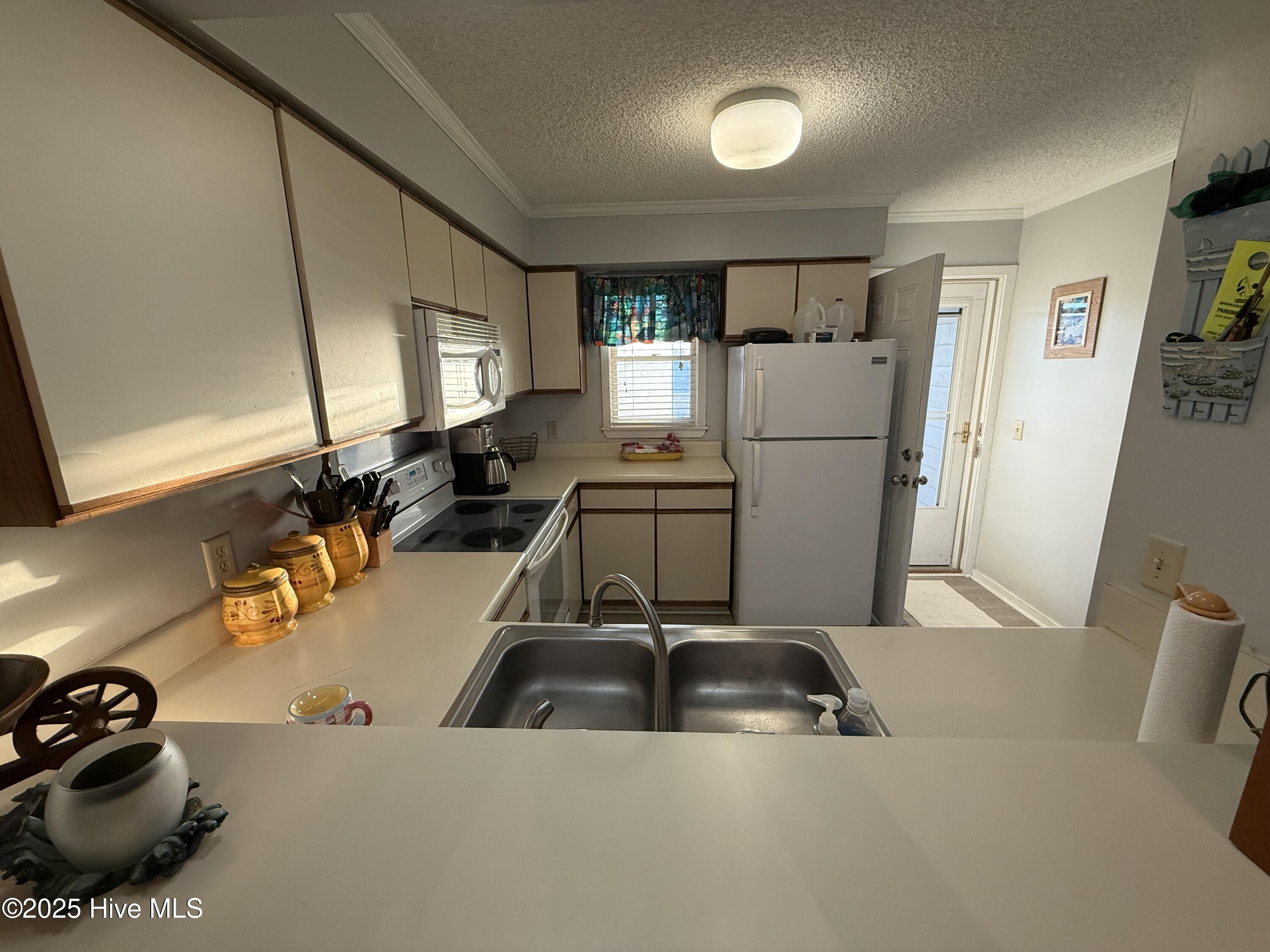 100542609 | Photo 12