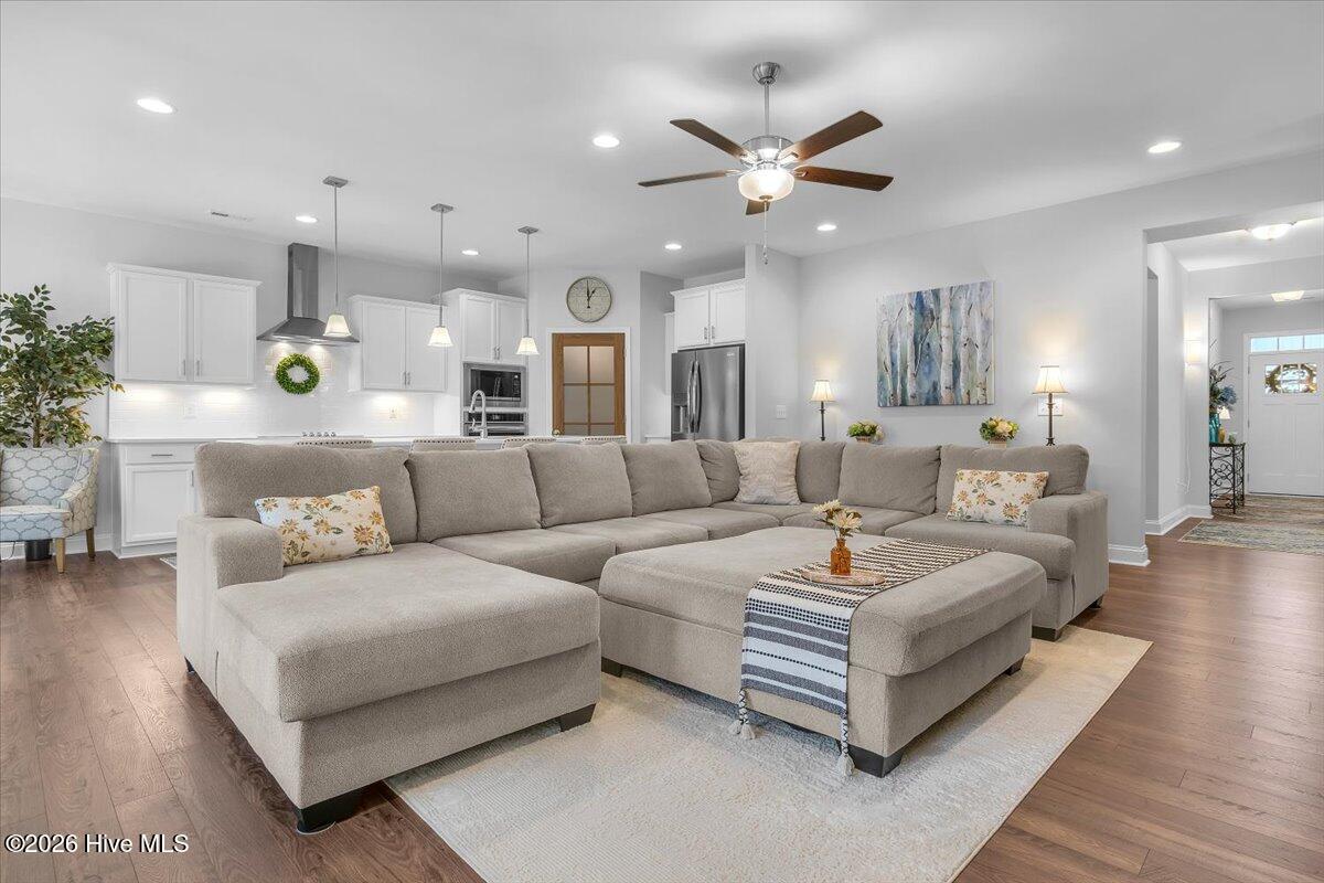 100560173 | Photo 17