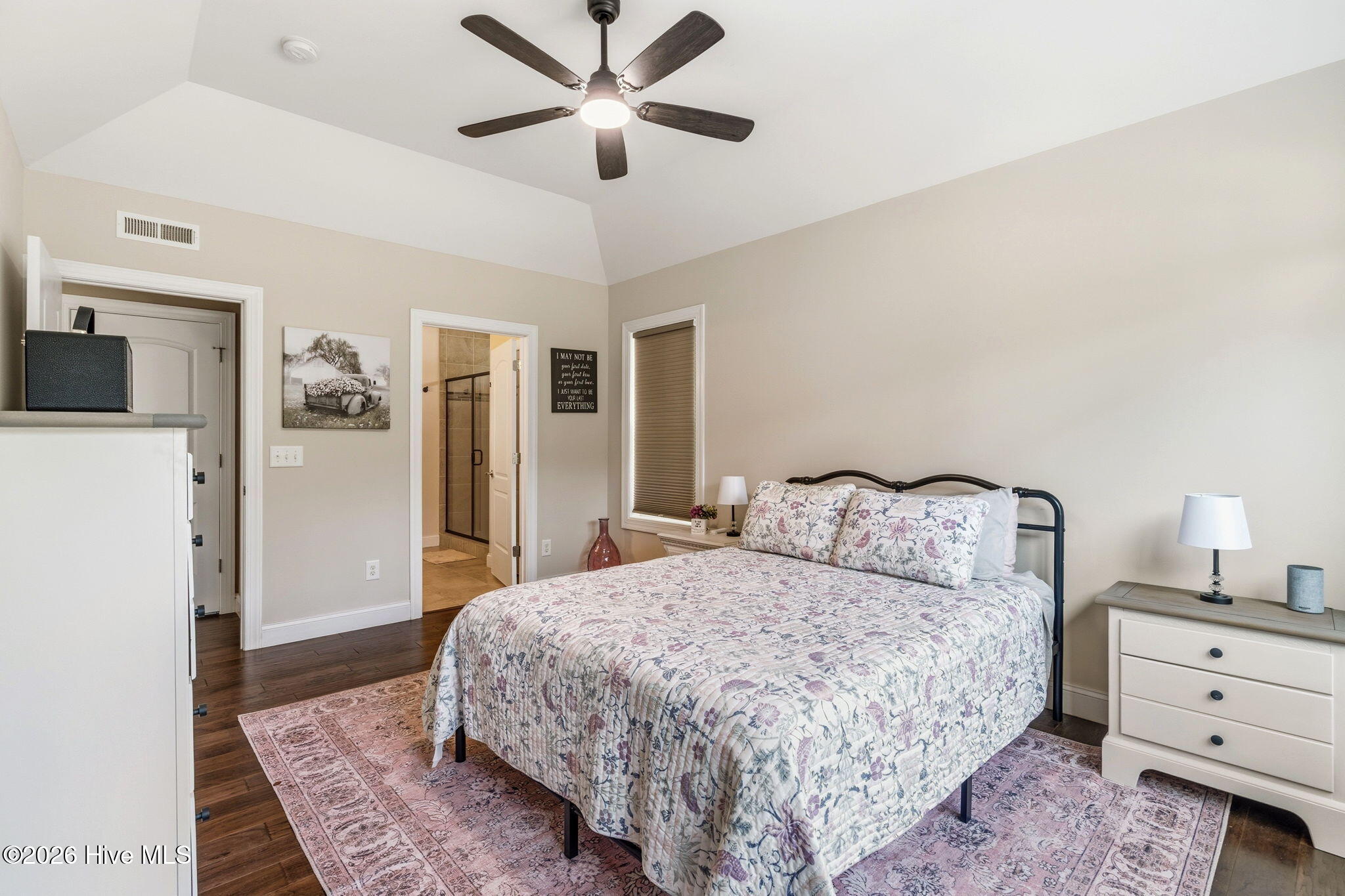 100560327 | Photo 17