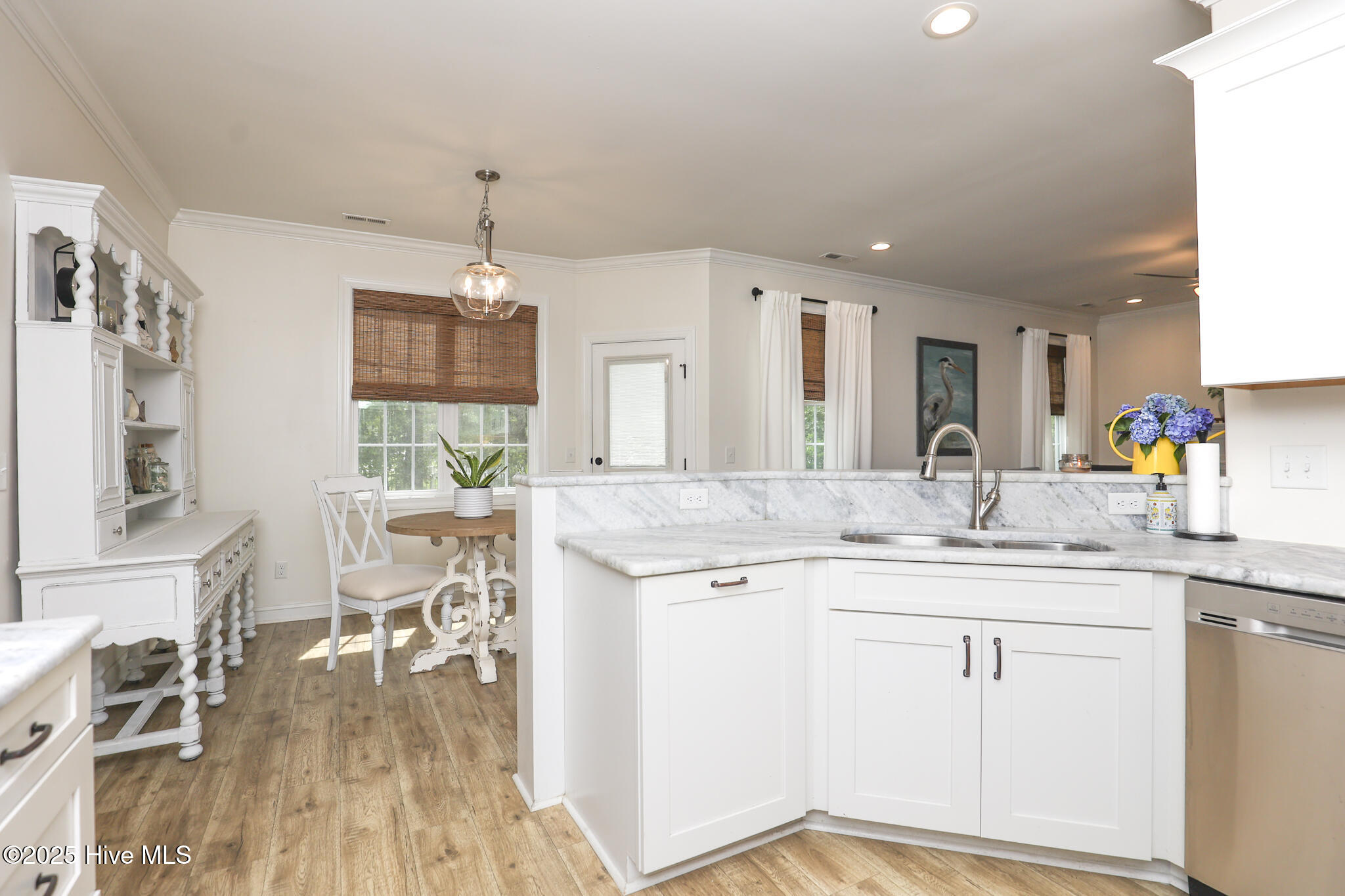 100513900 | Photo 26