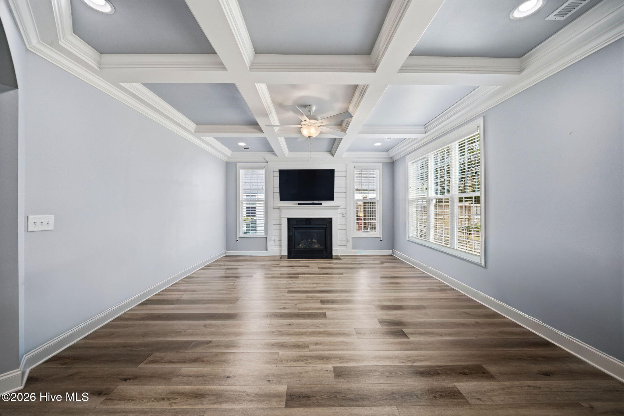 100560908 | Photo 11