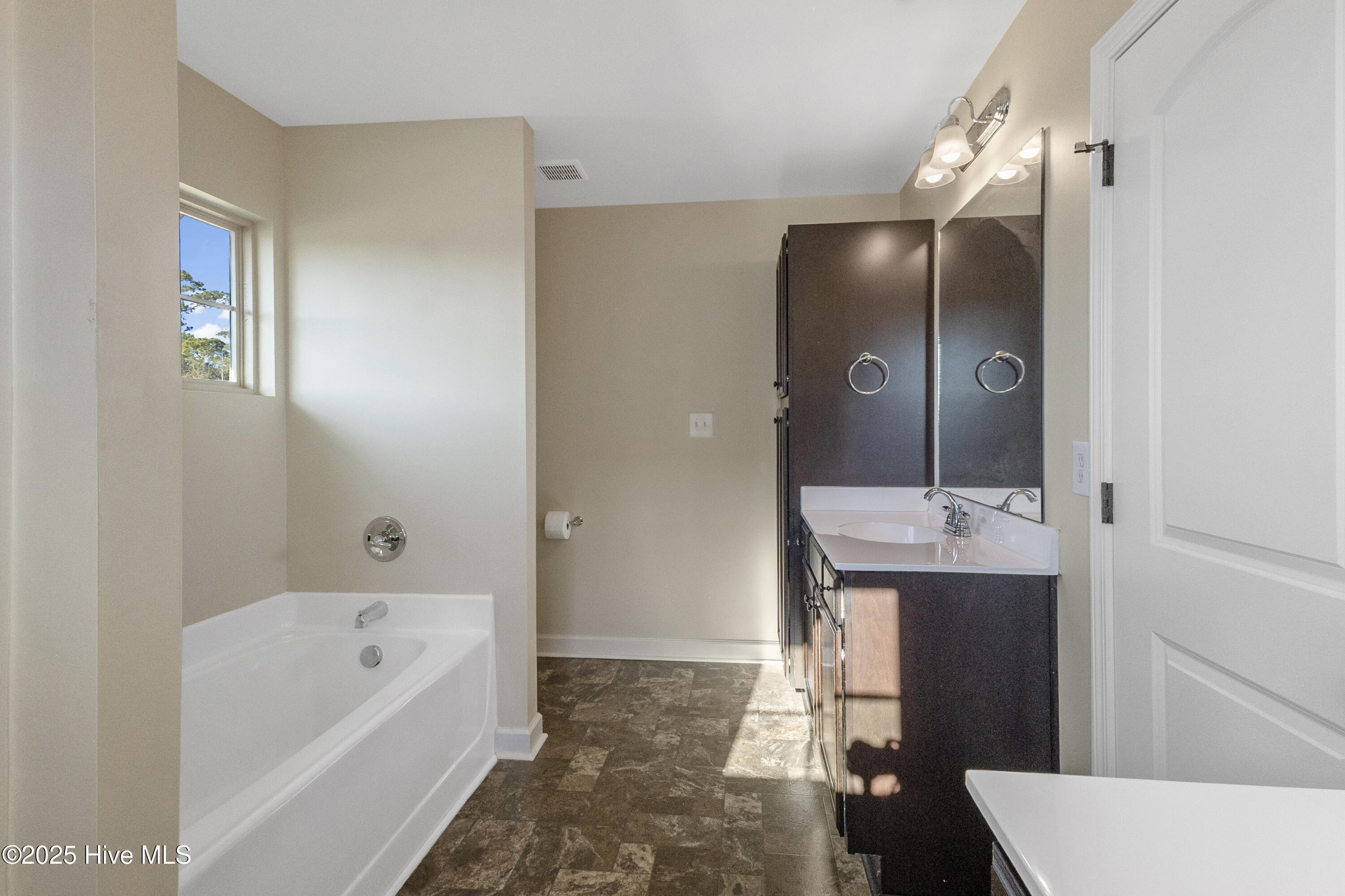 100543639 | Photo 32