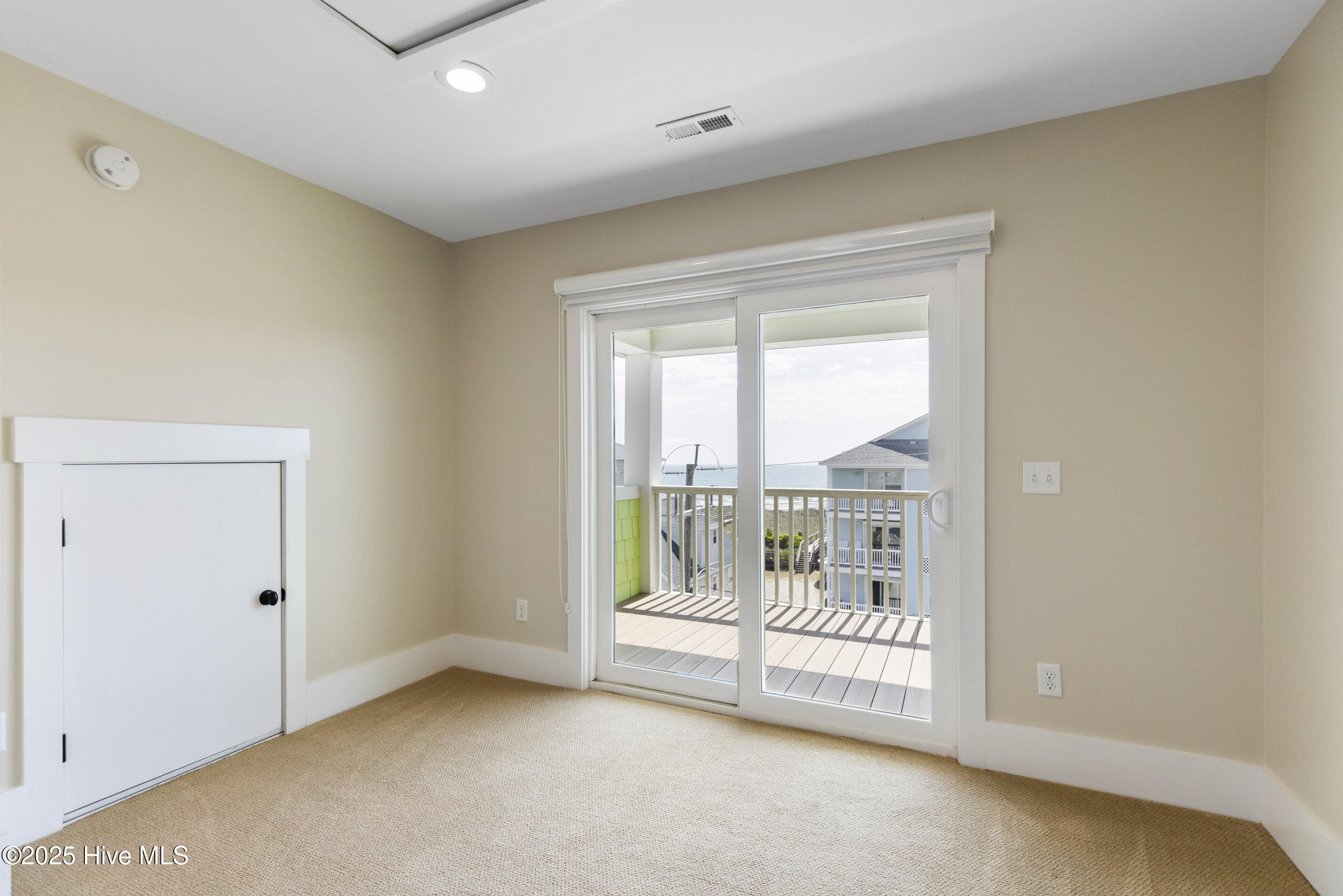 100546284 | Photo 38