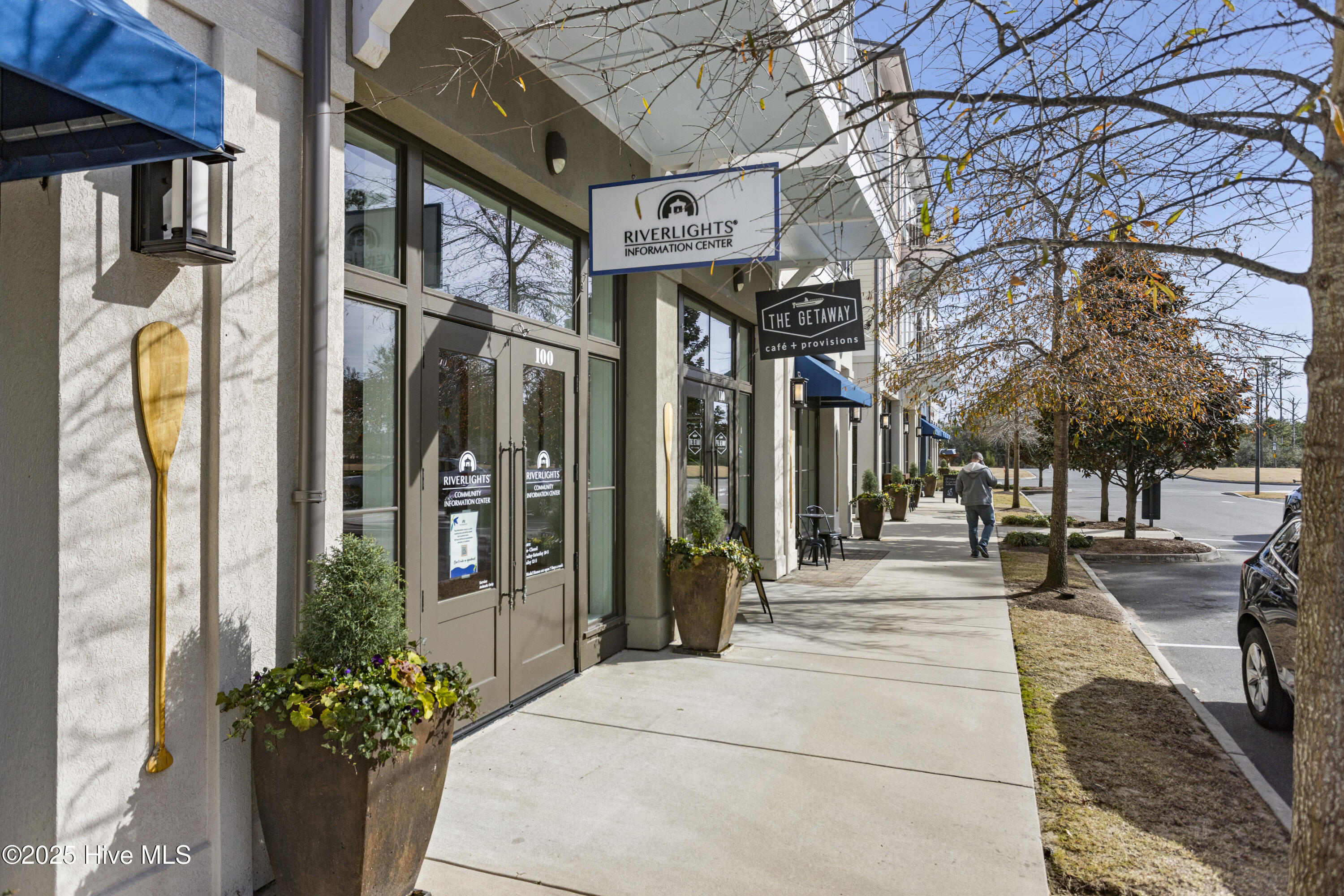 100532923 | Photo 81