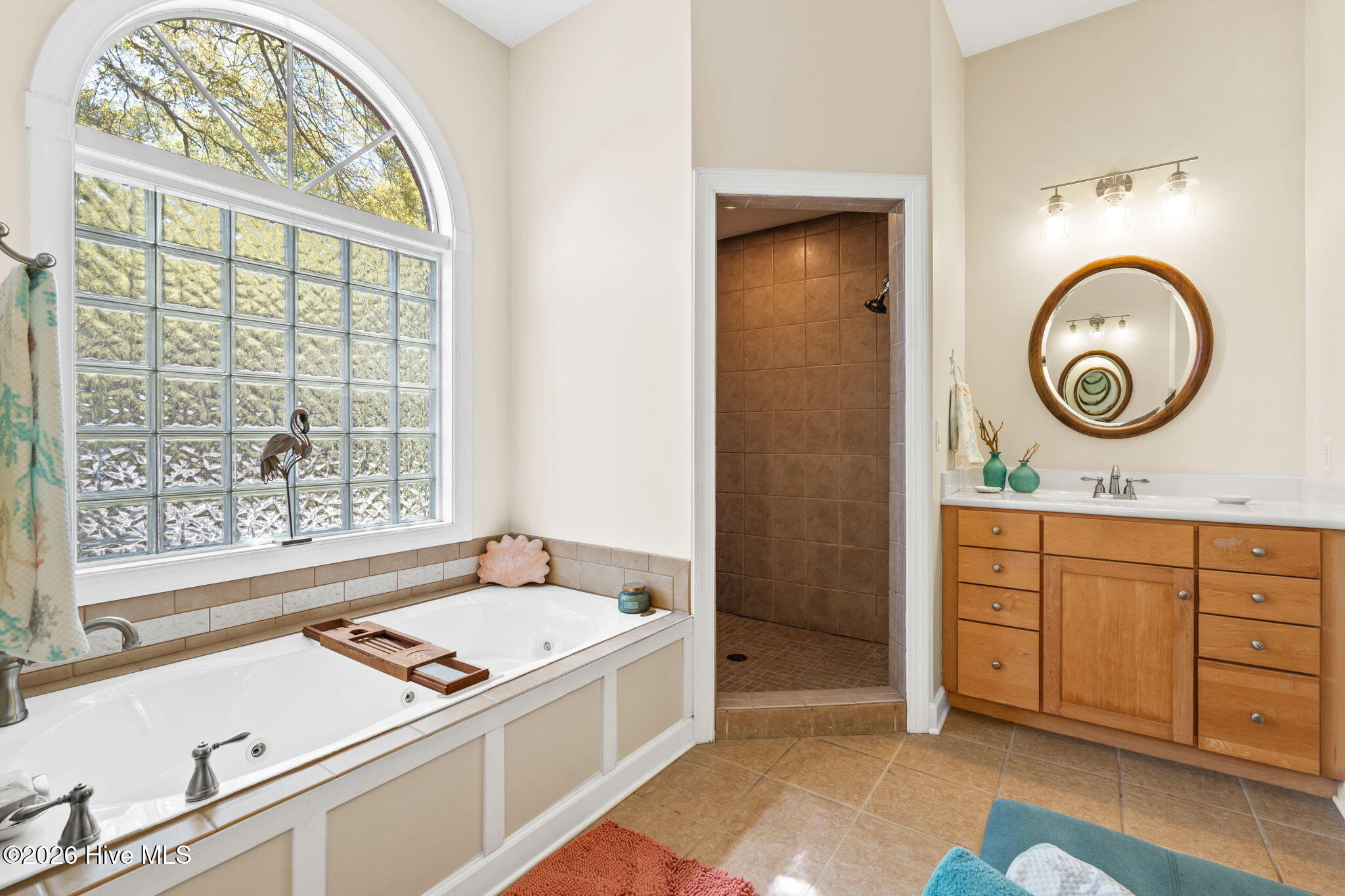 100567853 | Photo 24