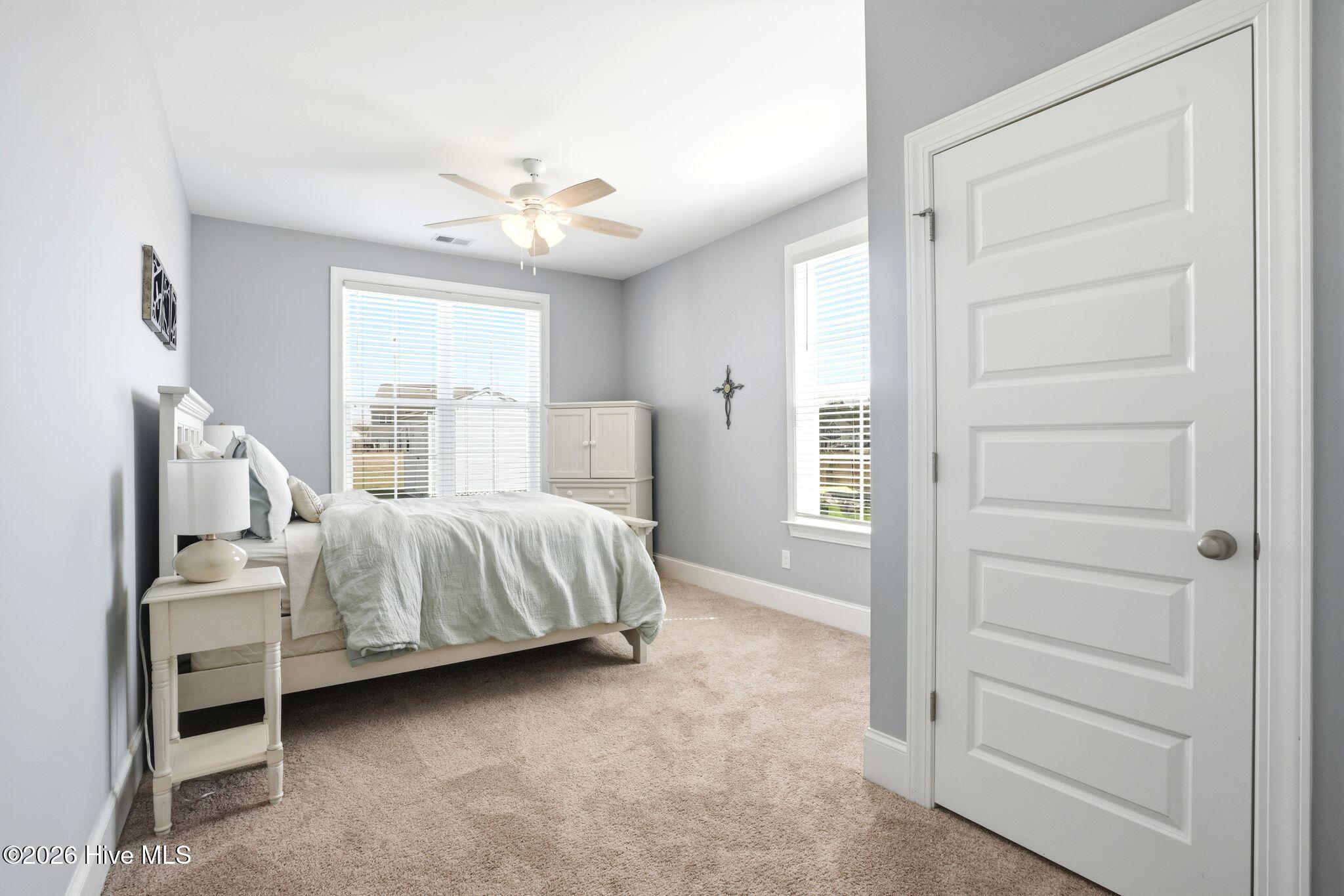 100563287 | Photo 70