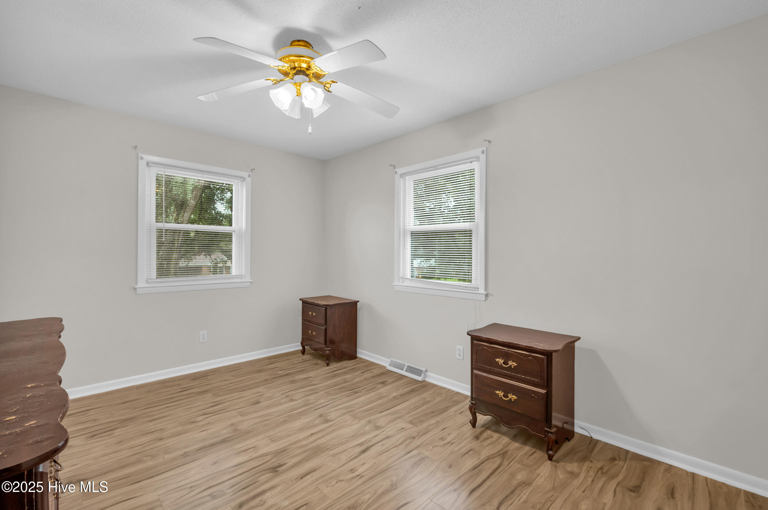 100533688 | Photo 25