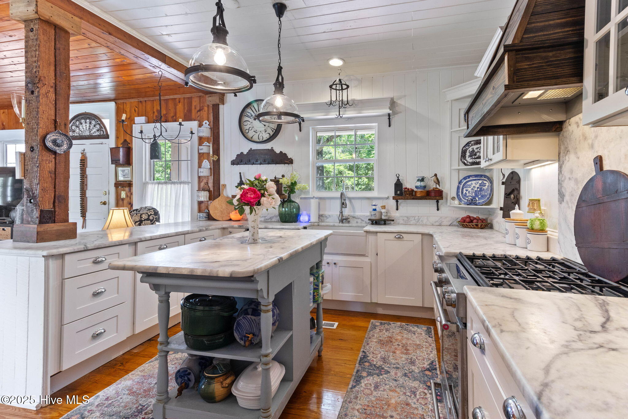 100507341 | Photo 53