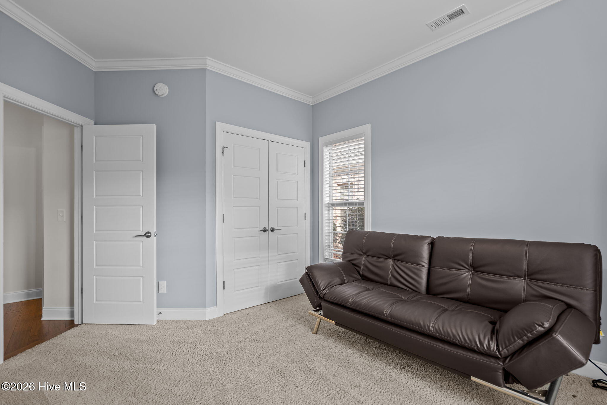 100548137 | Photo 35