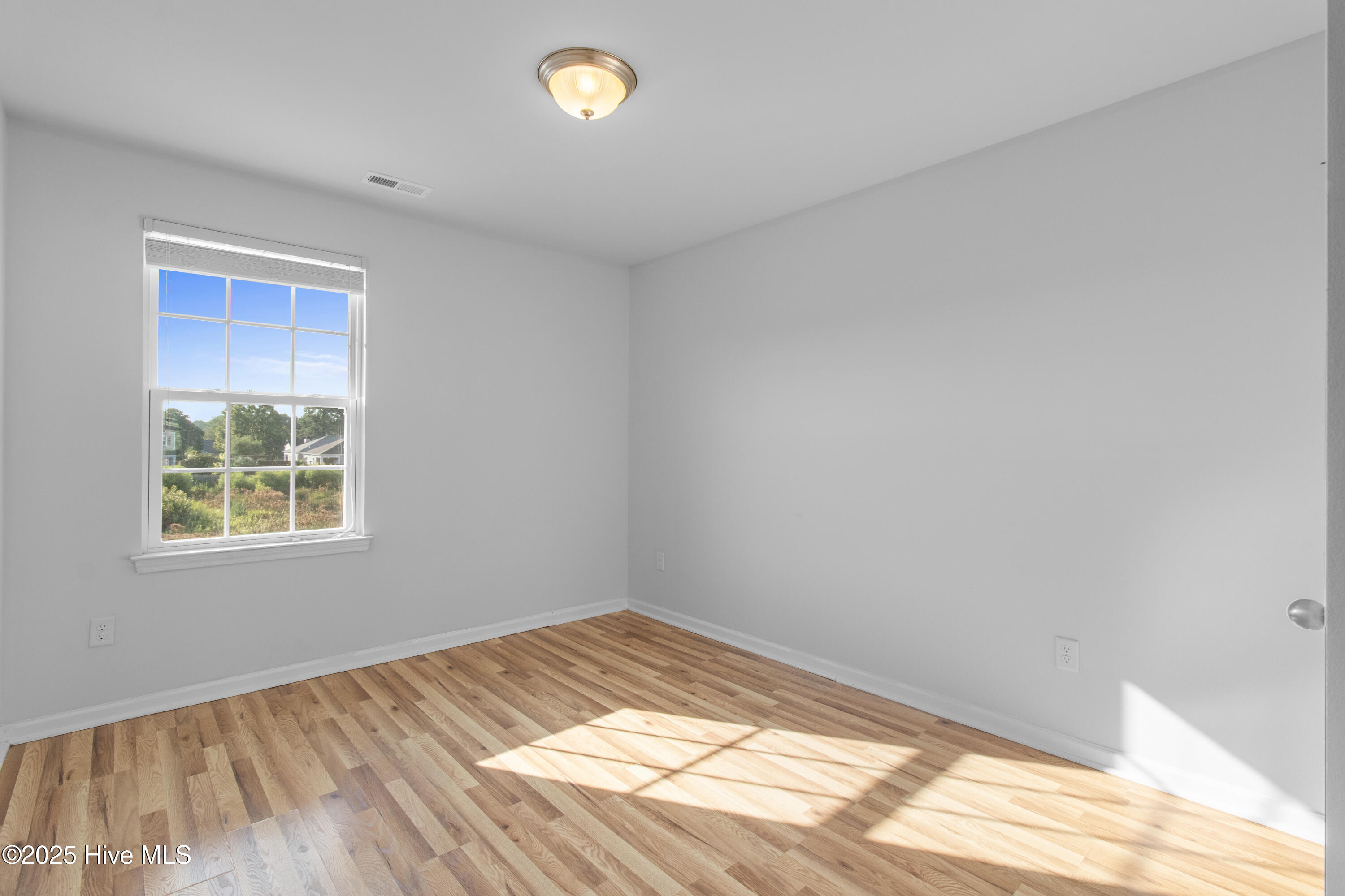 100525996 | Photo 18