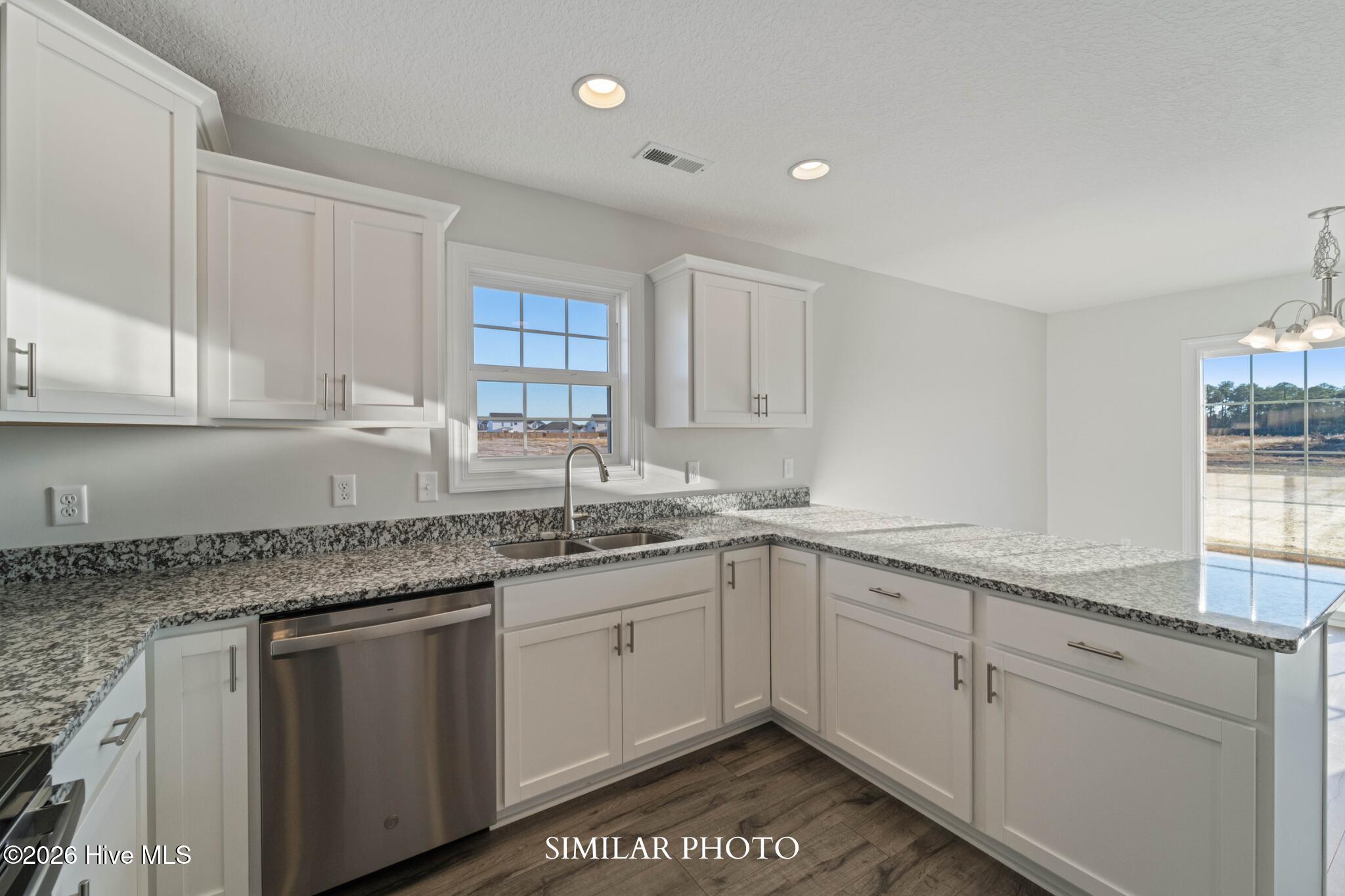 100562031 | Photo 11