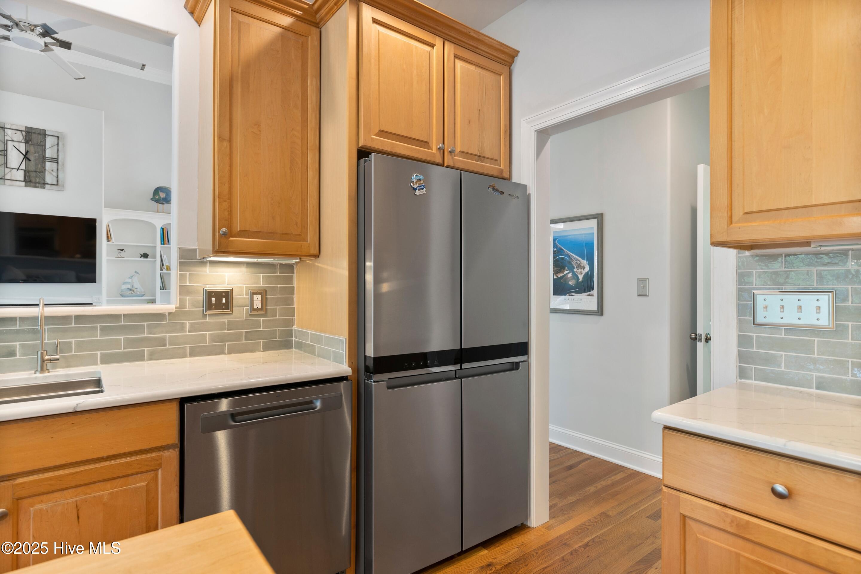 100536475 | Photo 25