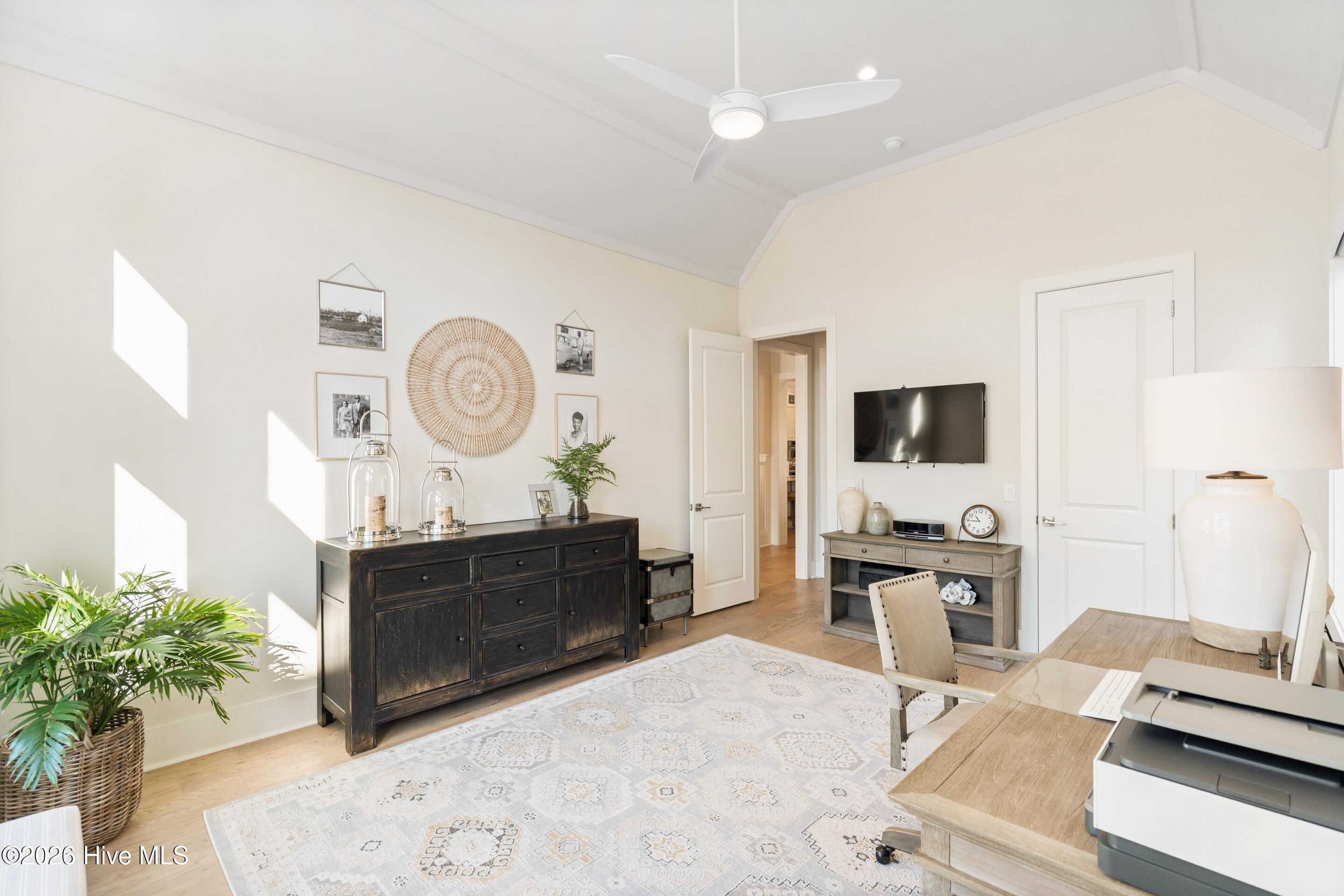 100546830 | Photo 35