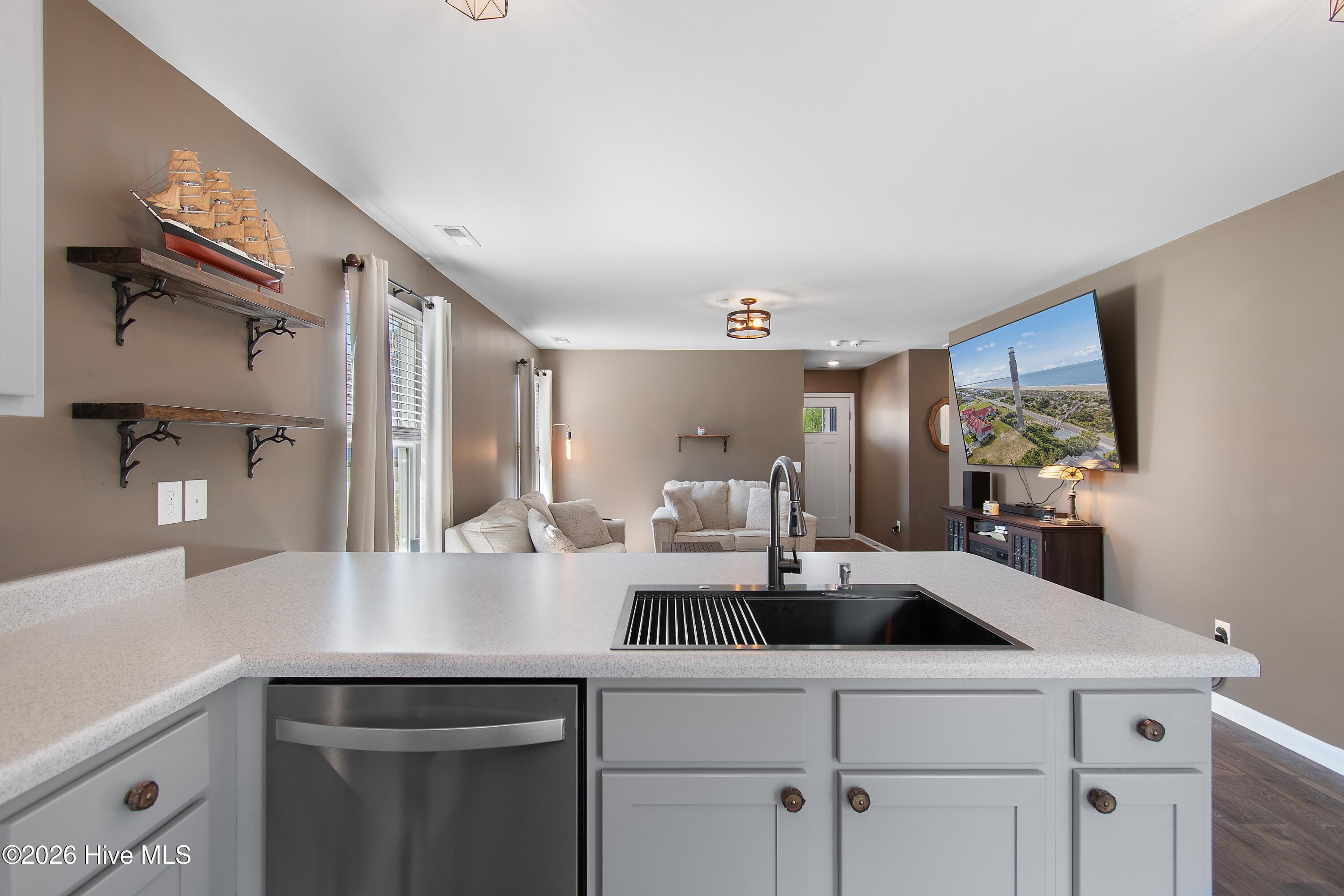 100568651 | Photo 13