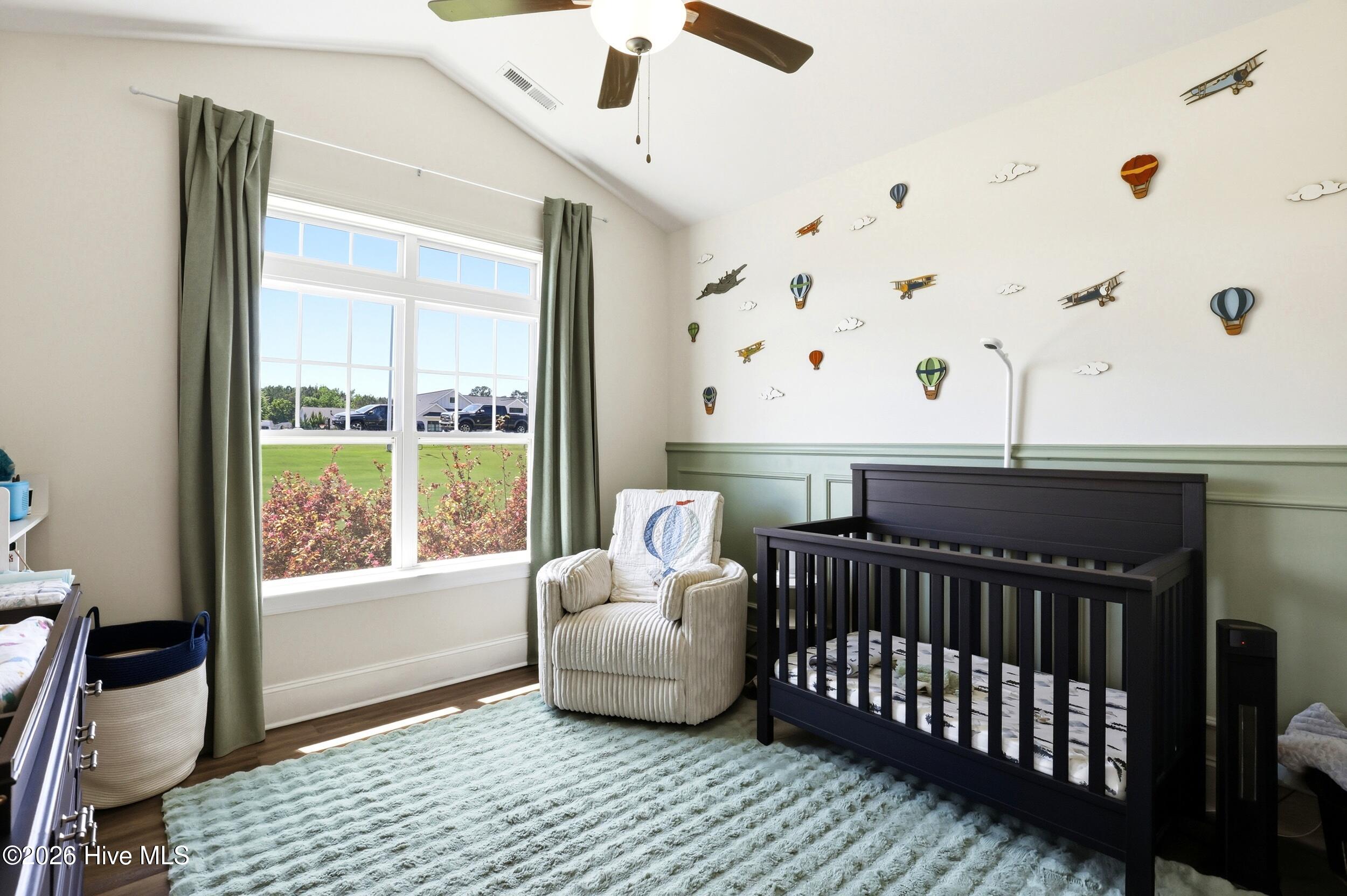 100569214 | Photo 26