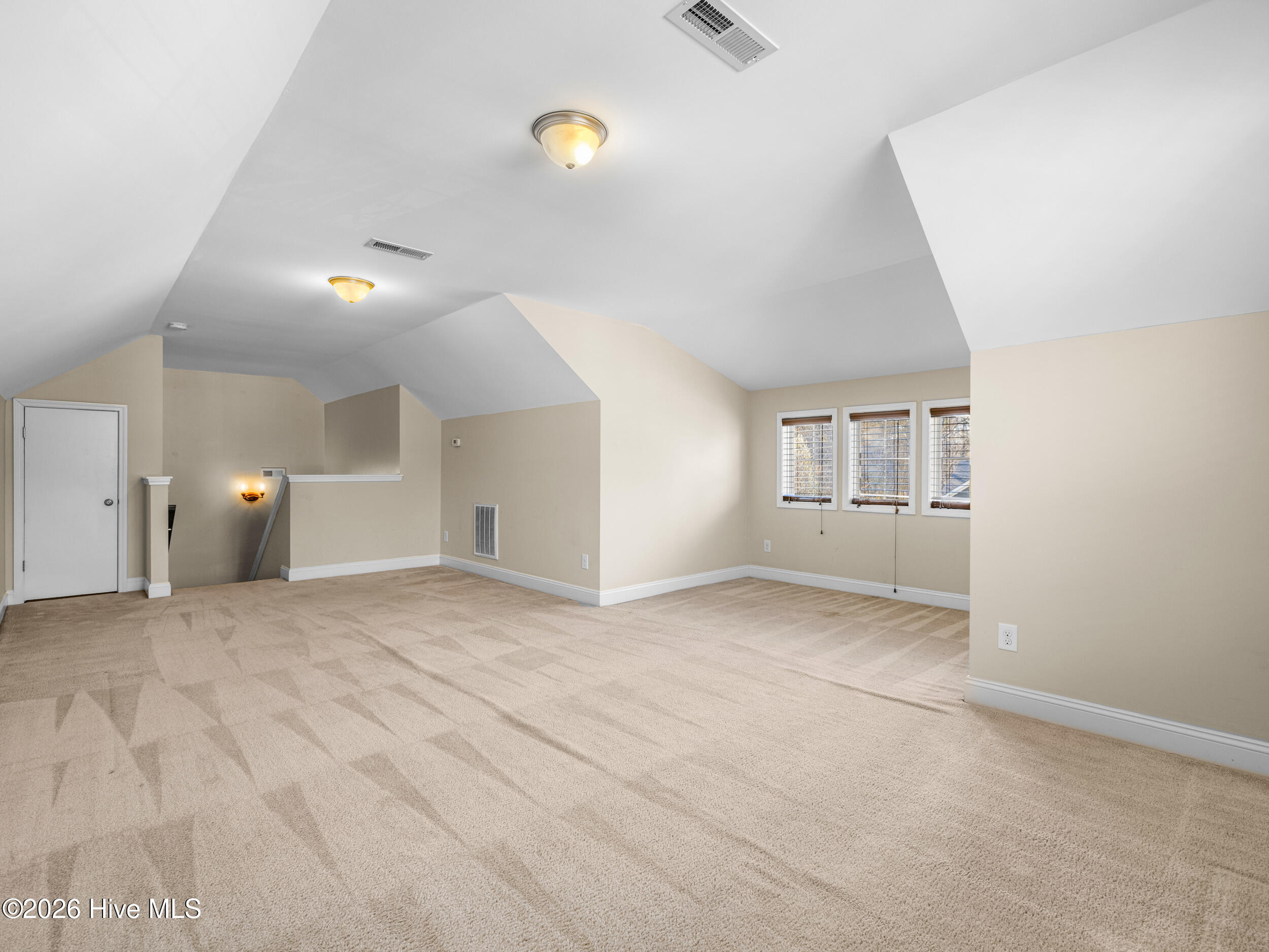 100562171 | Photo 45