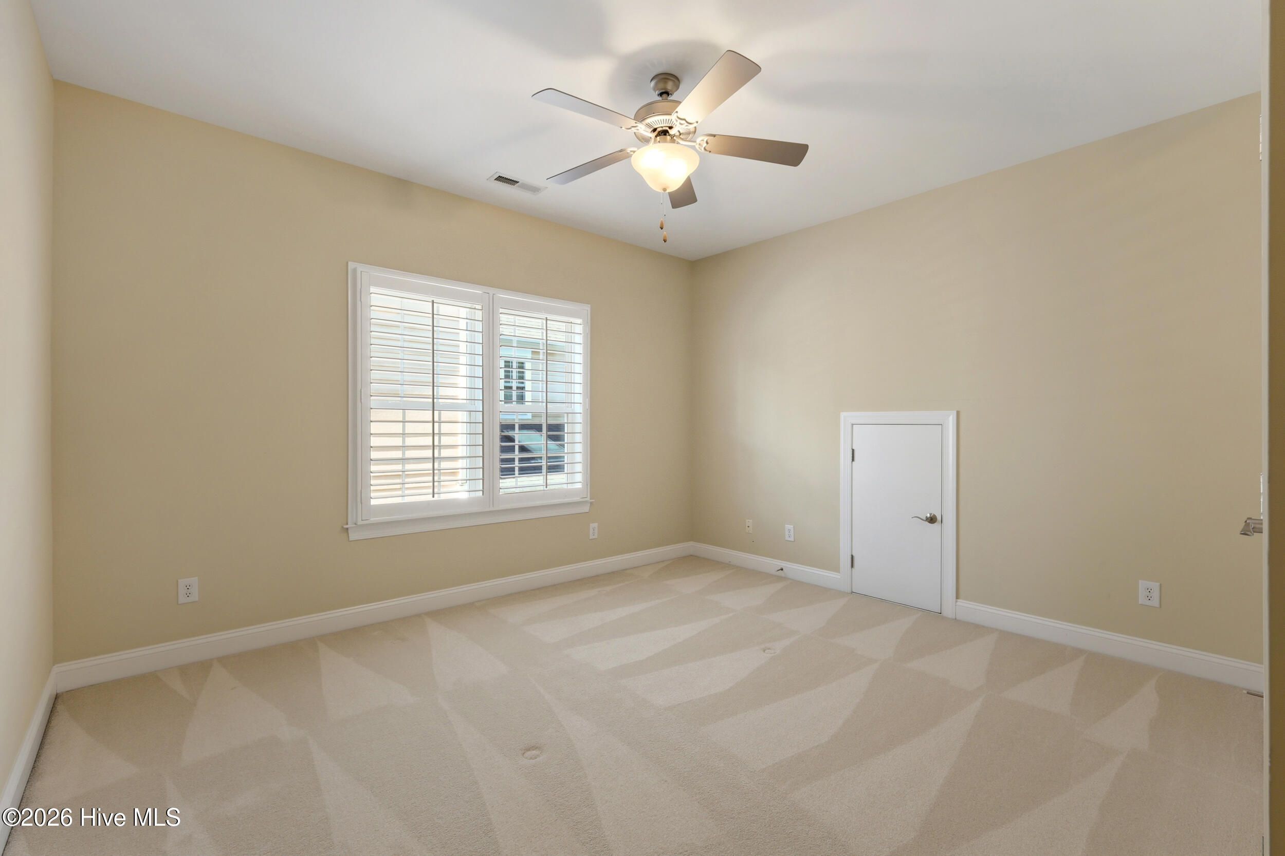 100567096 | Photo 51