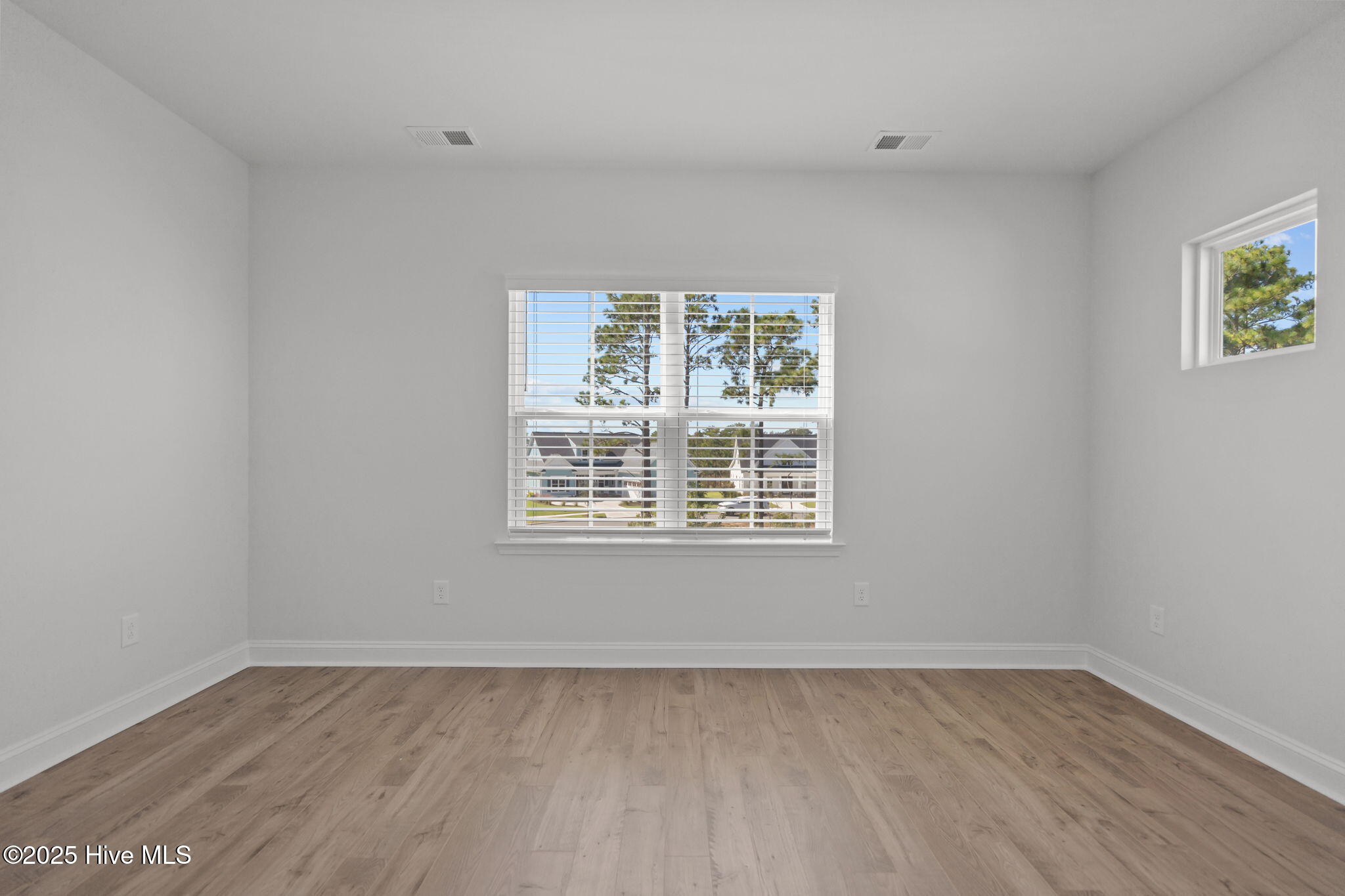 100554205 | Photo 31