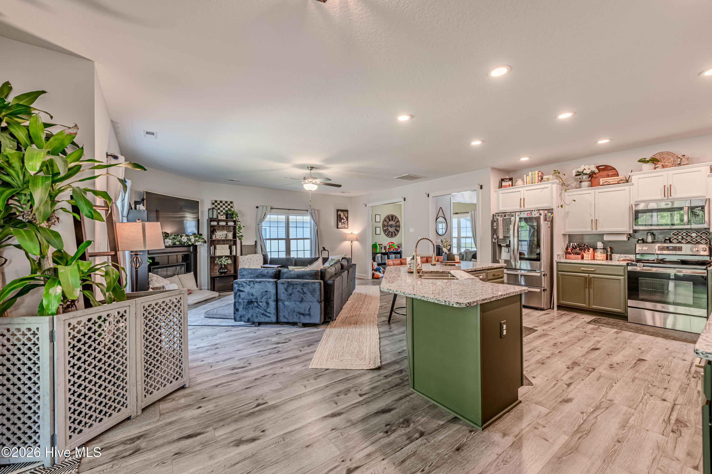 100570010 | Photo 17