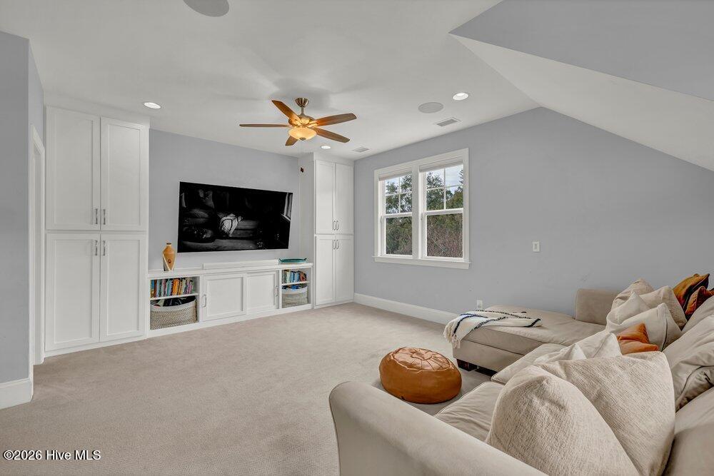 100555857 | Photo 34