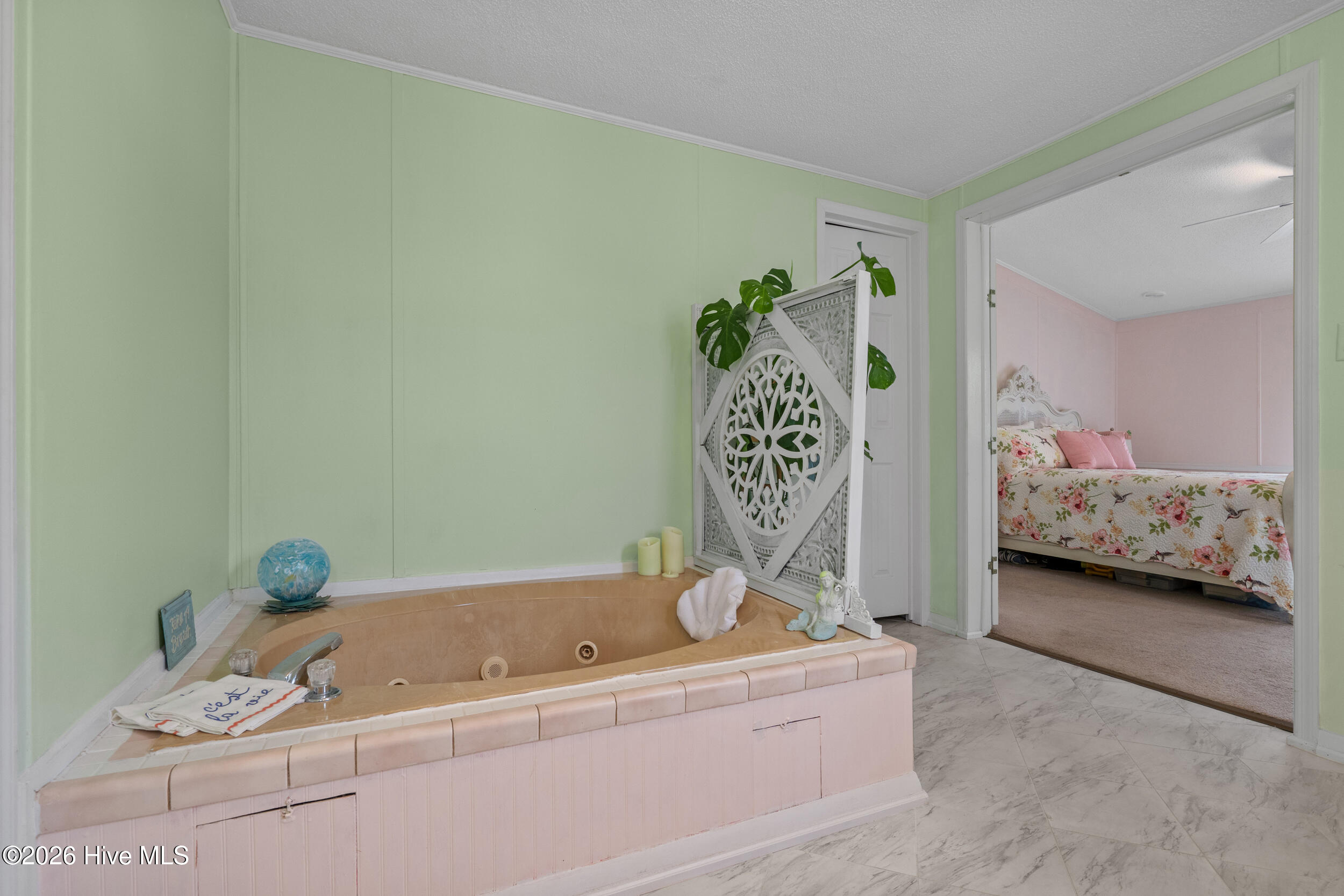 100562690 | Photo 24