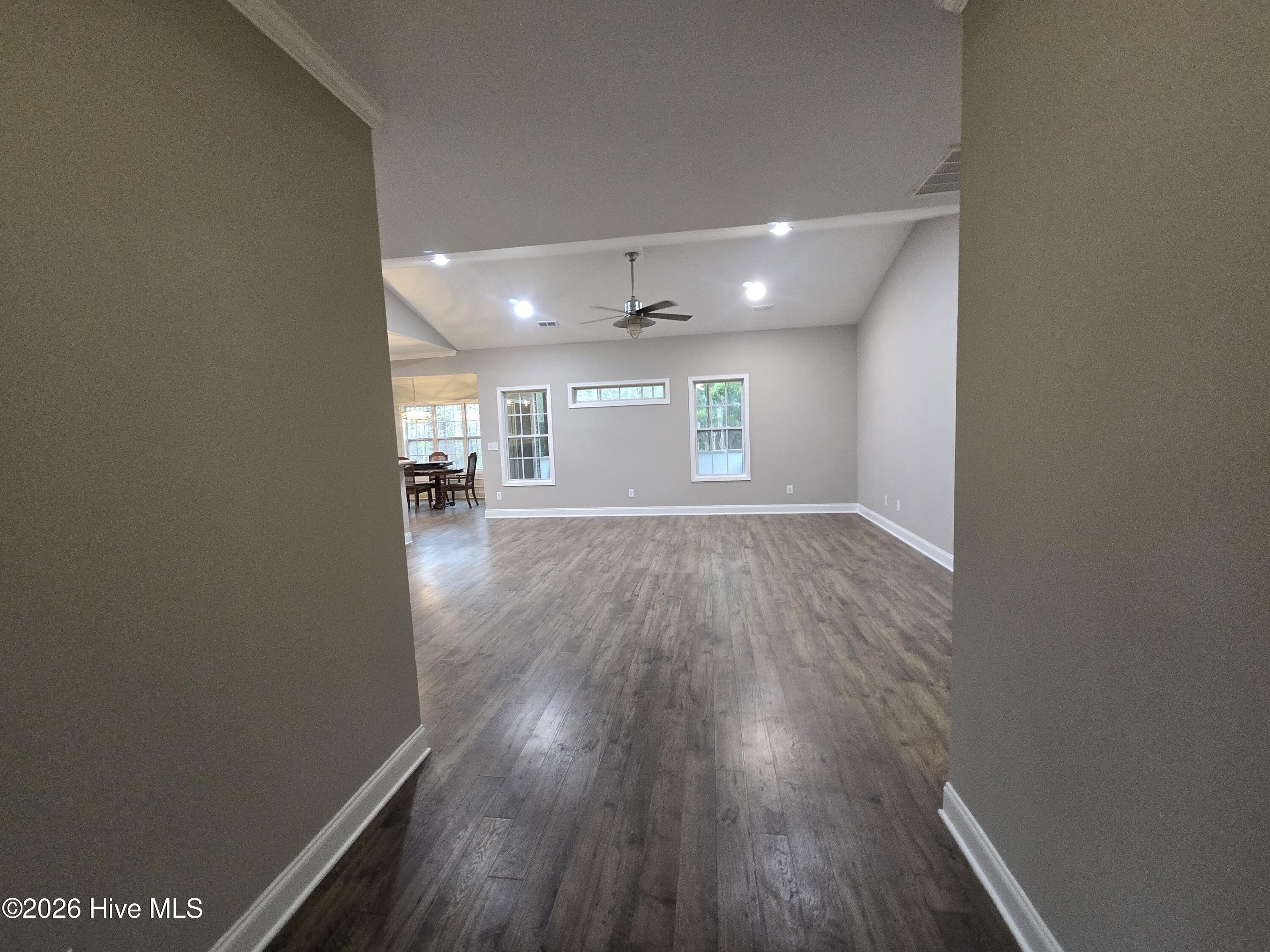 100547360 | Photo 29