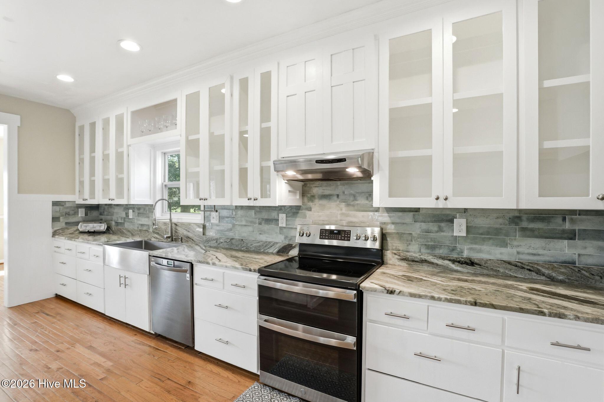 100560935 | Photo 35