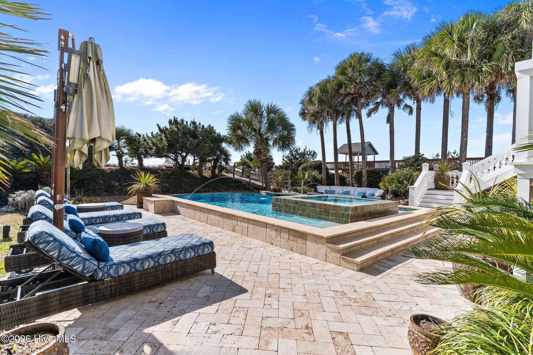 100552689 | Photo 104