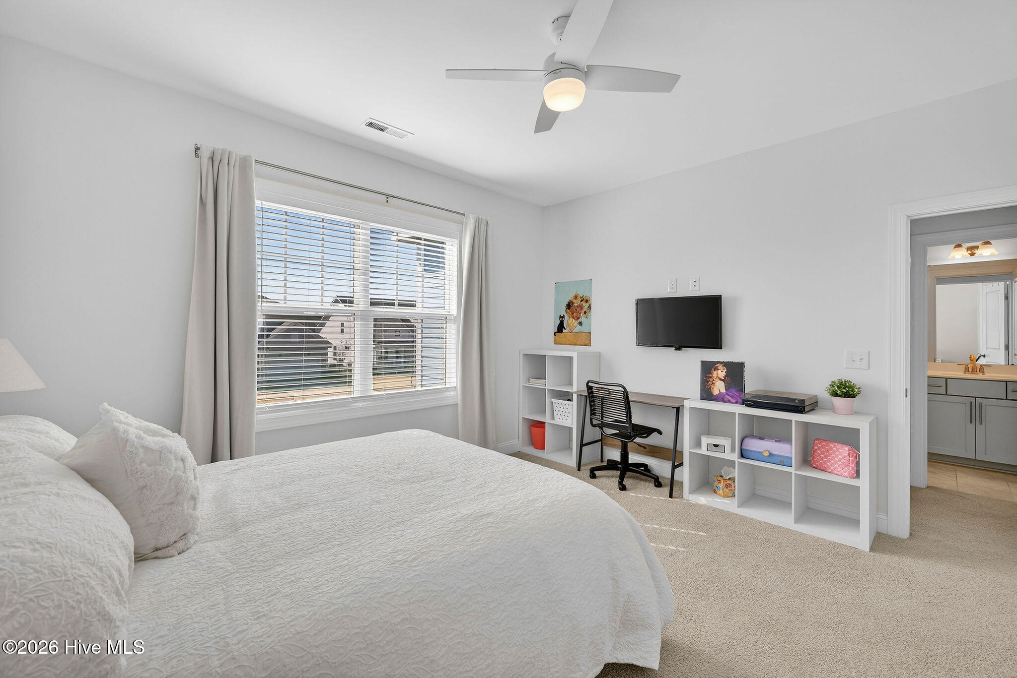 100554120 | Photo 41