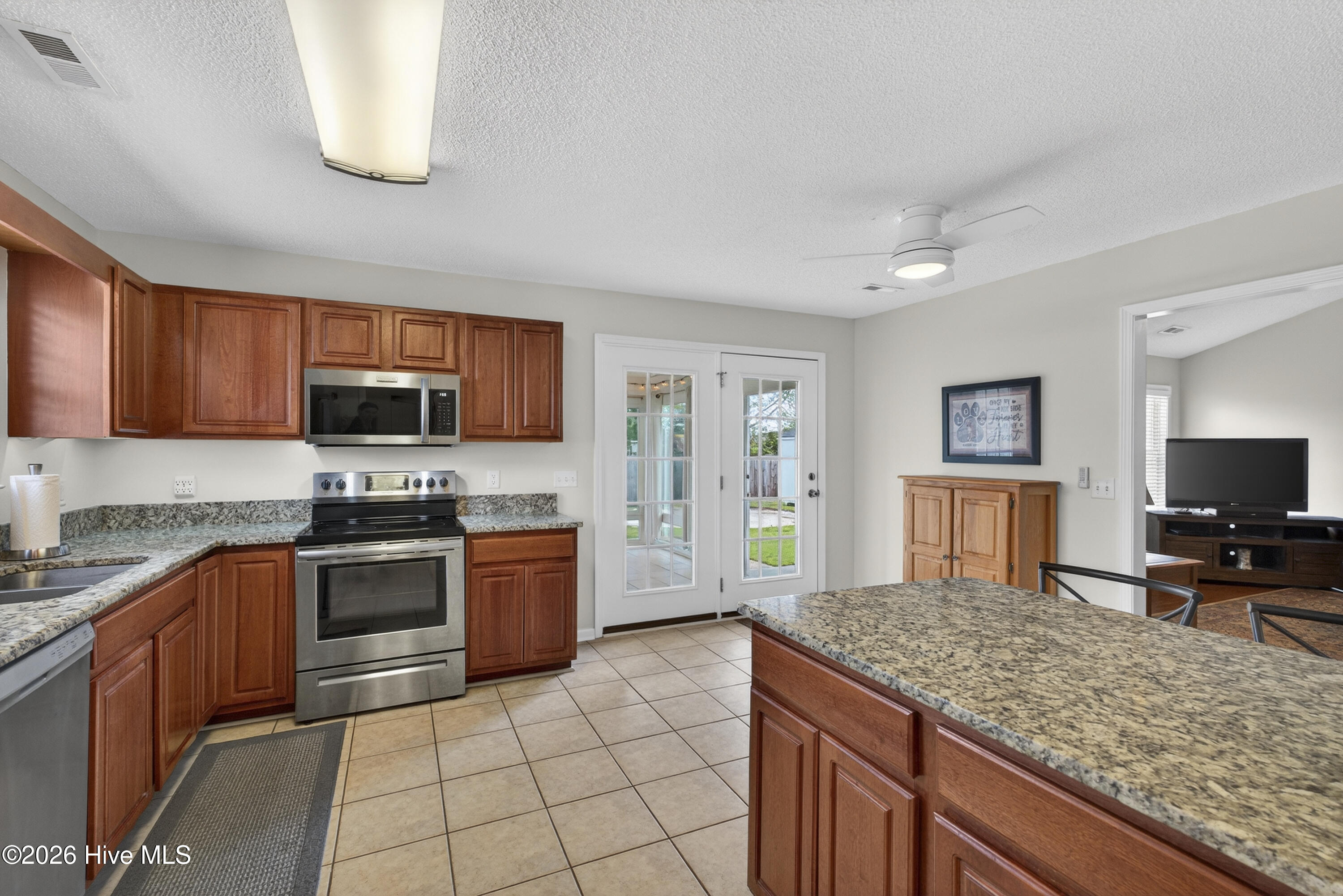 100565097 | Photo 13